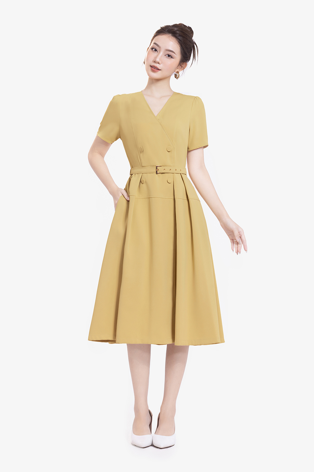 Đầm xòe xếp ly cổ V phối đai