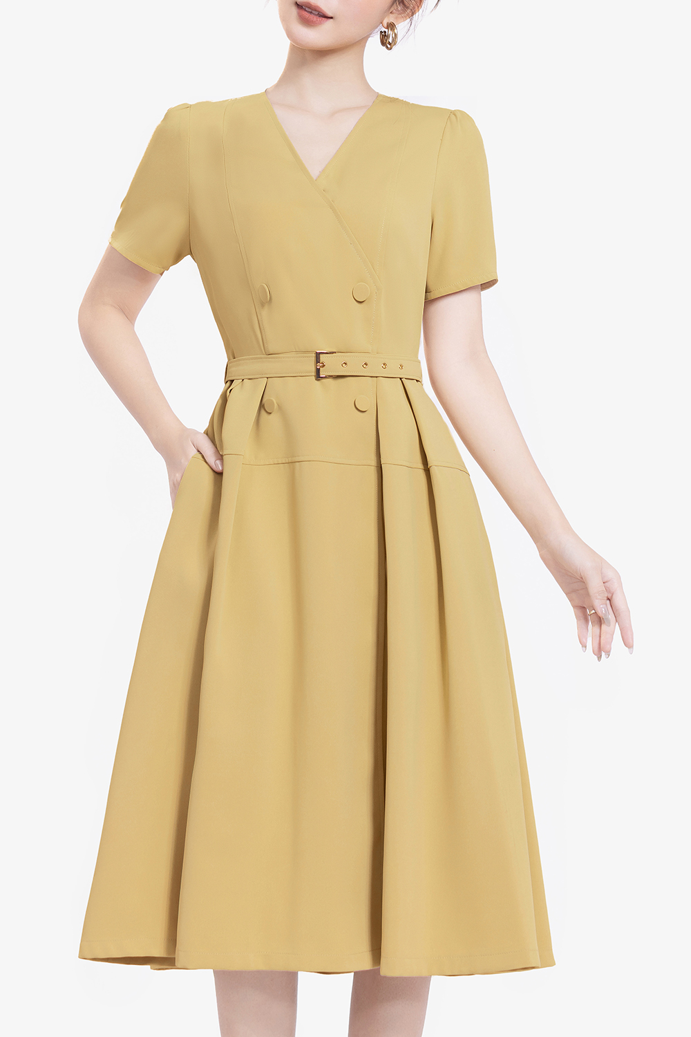 Đầm xòe xếp ly cổ V phối đai