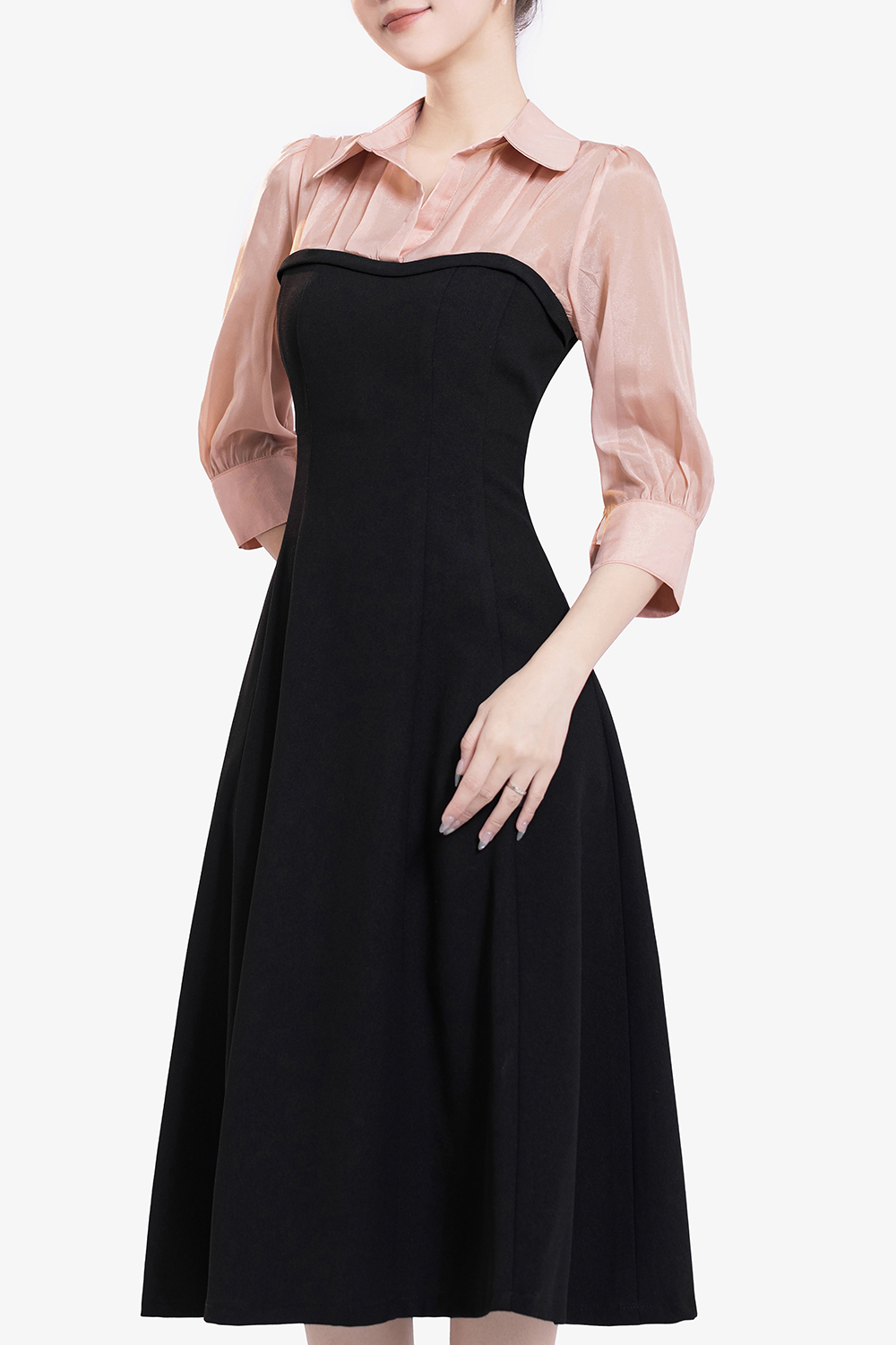 Đầm đen xòe công sở phối màu tay lỡ