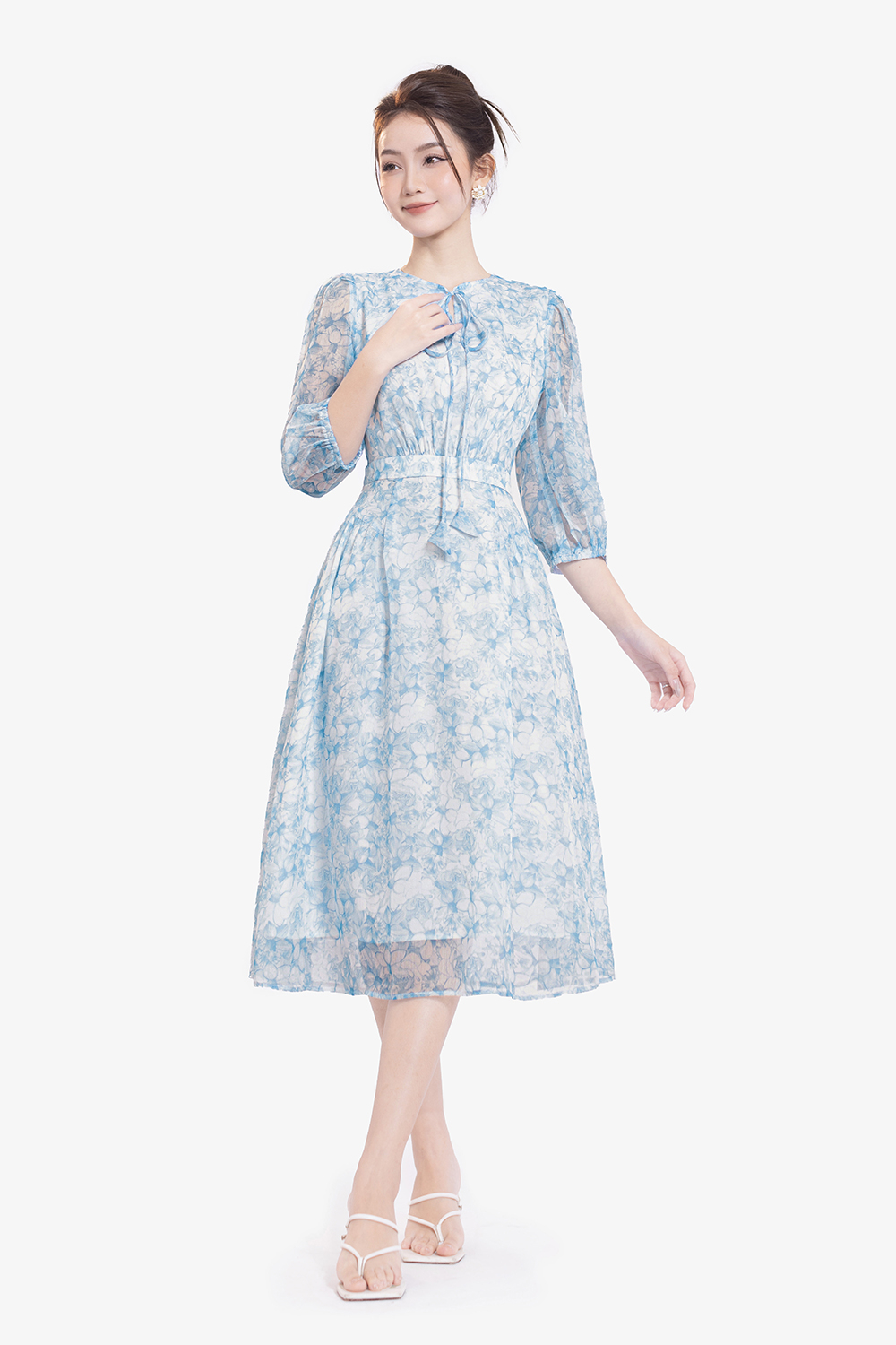 Đầm xòe voan hoa xanh tay lửng