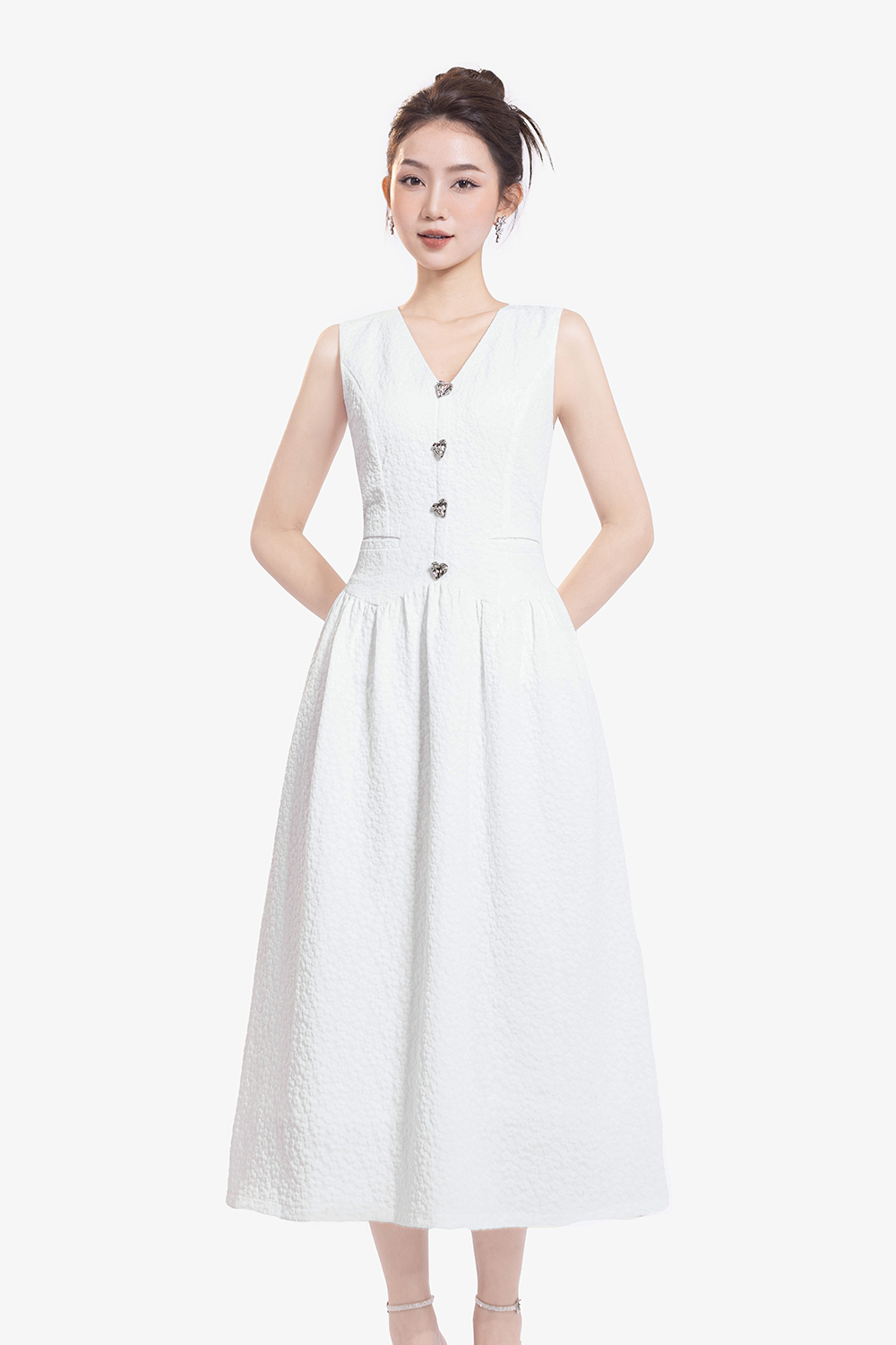 Đầm trắng dáng xòe dài hạ eo