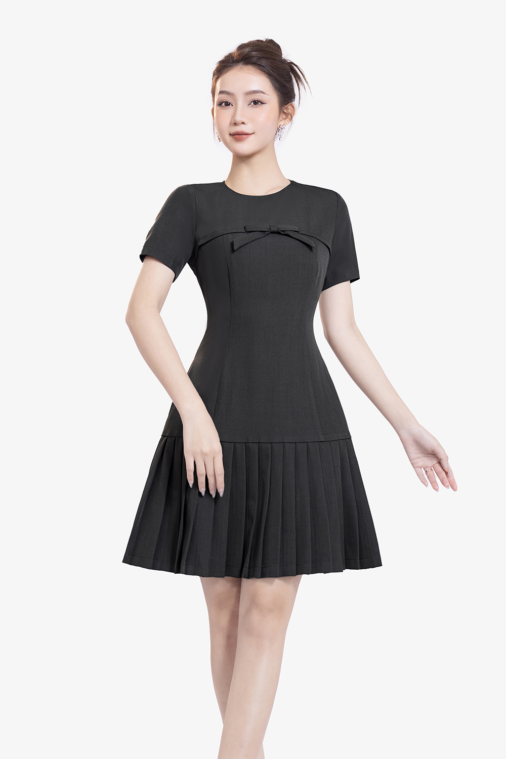 Đầm ngắn dáng đuôi cá phối xếp ly