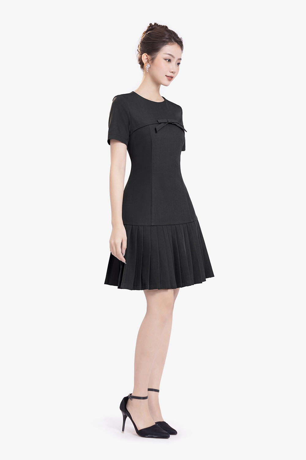 Đầm ngắn dáng đuôi cá phối xếp ly