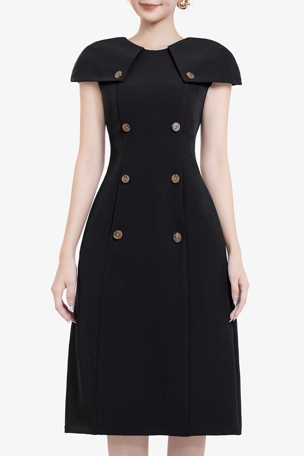 Đầm đen dáng ôm chữ A nhẹ phối nút