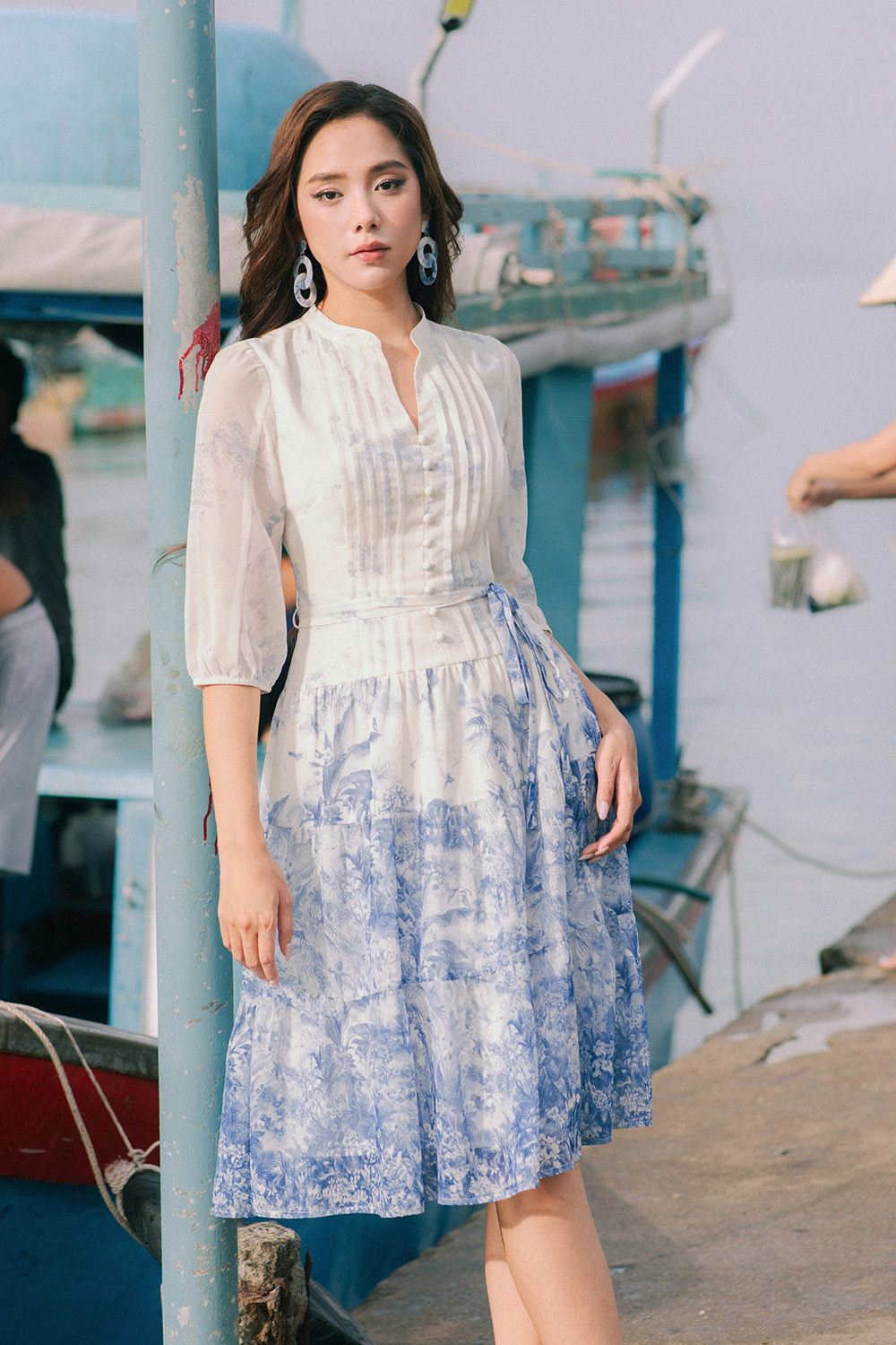 Đầm xòe tay lỡ họa tiết phối thắt lưng