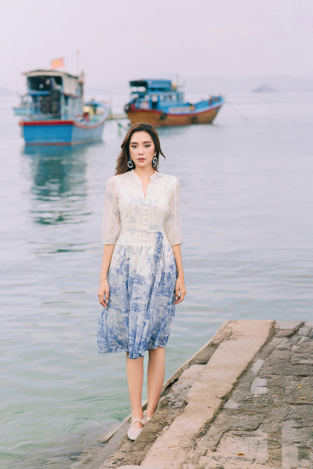 Đầm xòe tay lỡ họa tiết phối thắt lưng