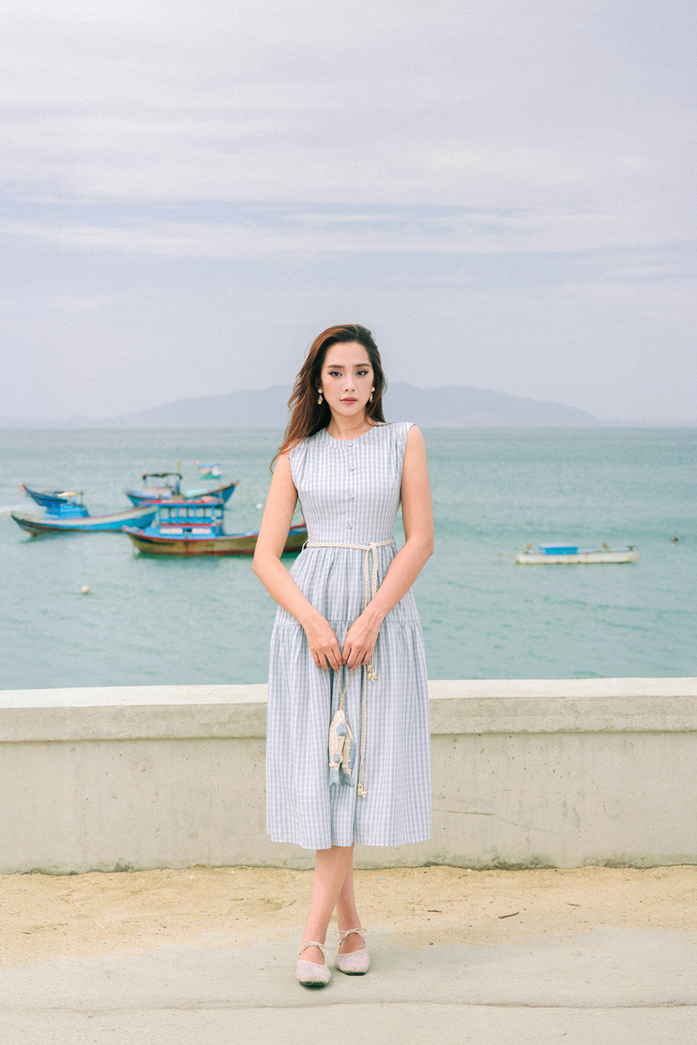 Đầm xòe dài caro xanh cổ tròn sát nách