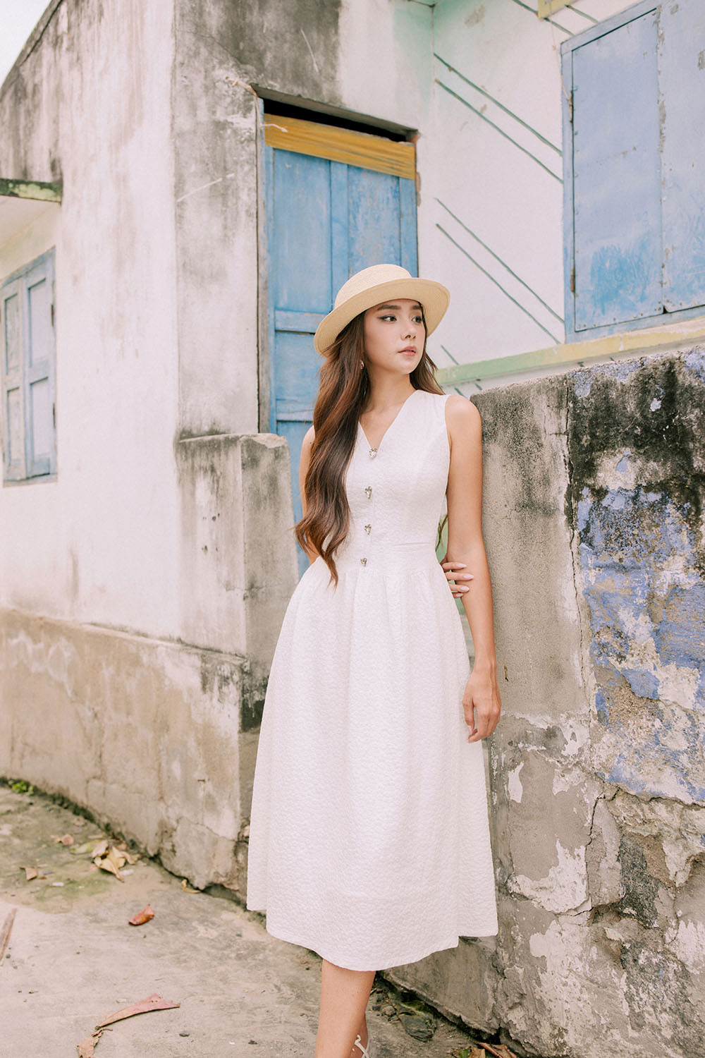 Đầm trắng dáng xòe dài hạ eo