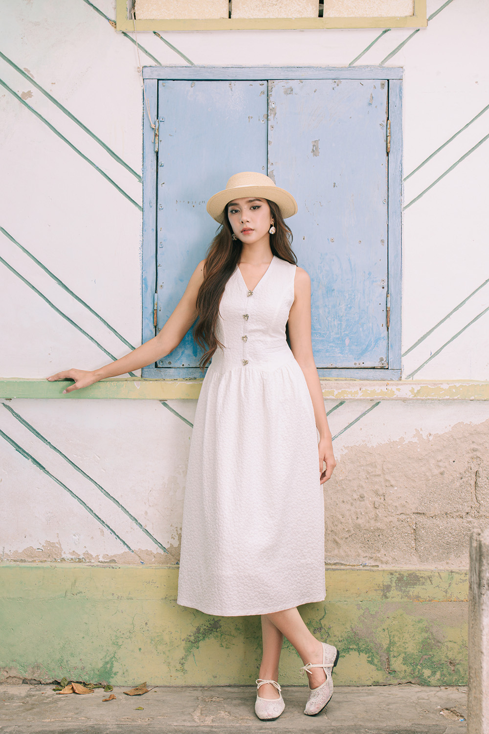 Đầm trắng dáng xòe dài hạ eo