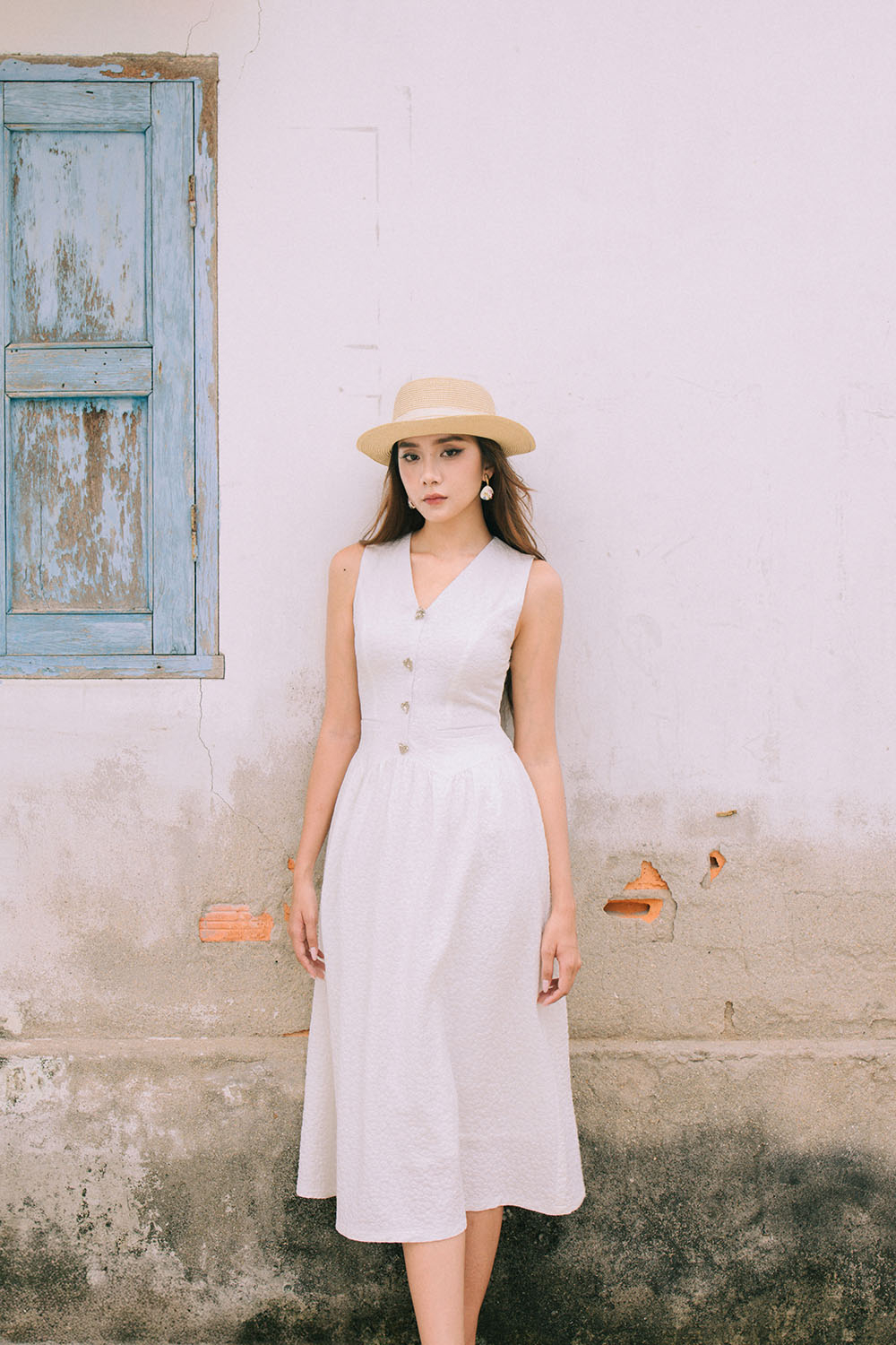 Đầm trắng dáng xòe dài hạ eo