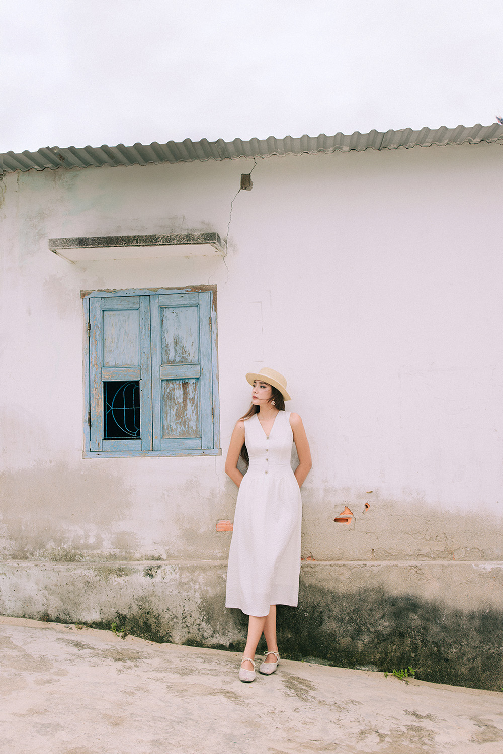 Đầm trắng dáng xòe dài hạ eo