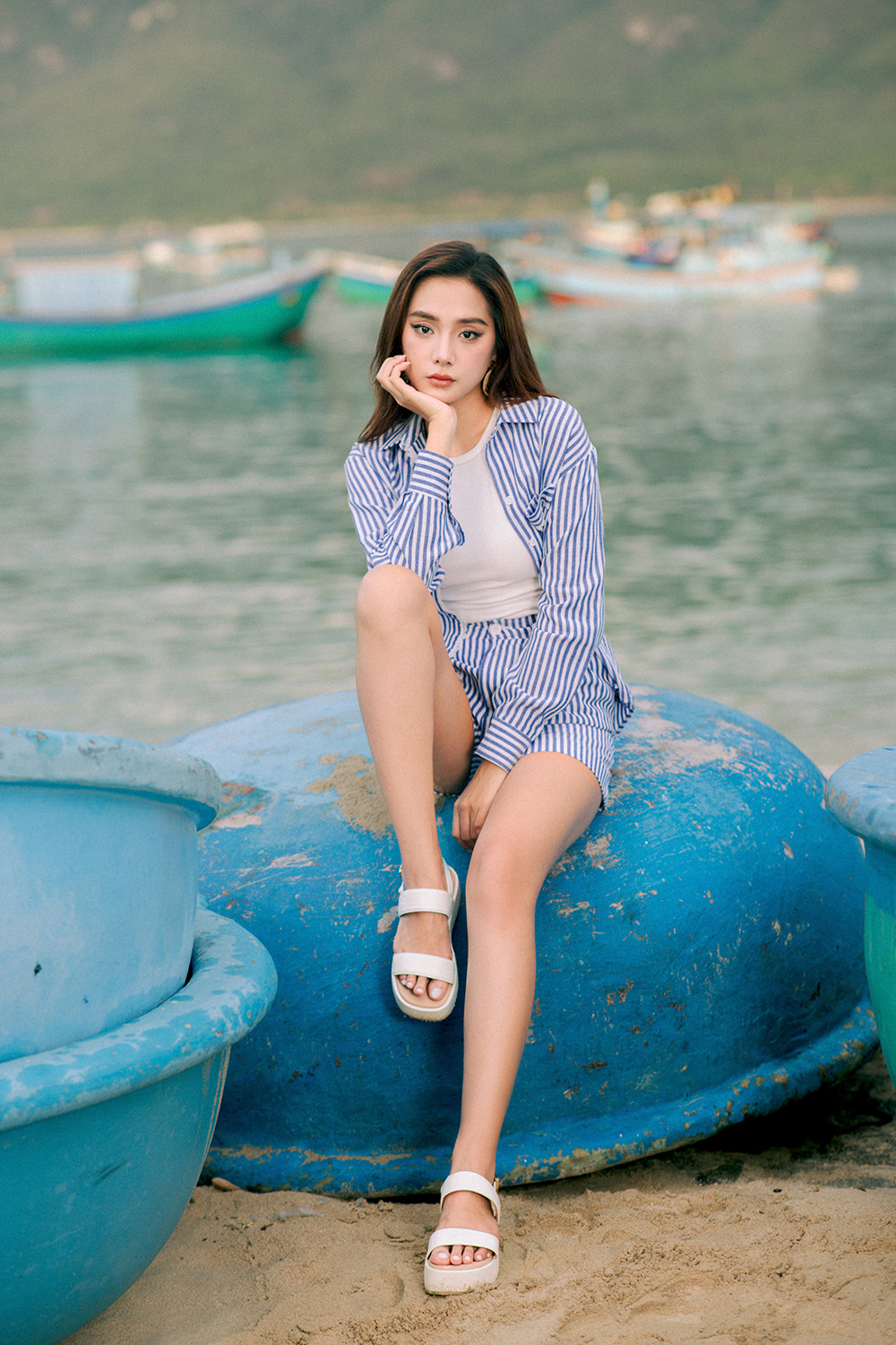 Quần short nữ kẻ sọc xanh