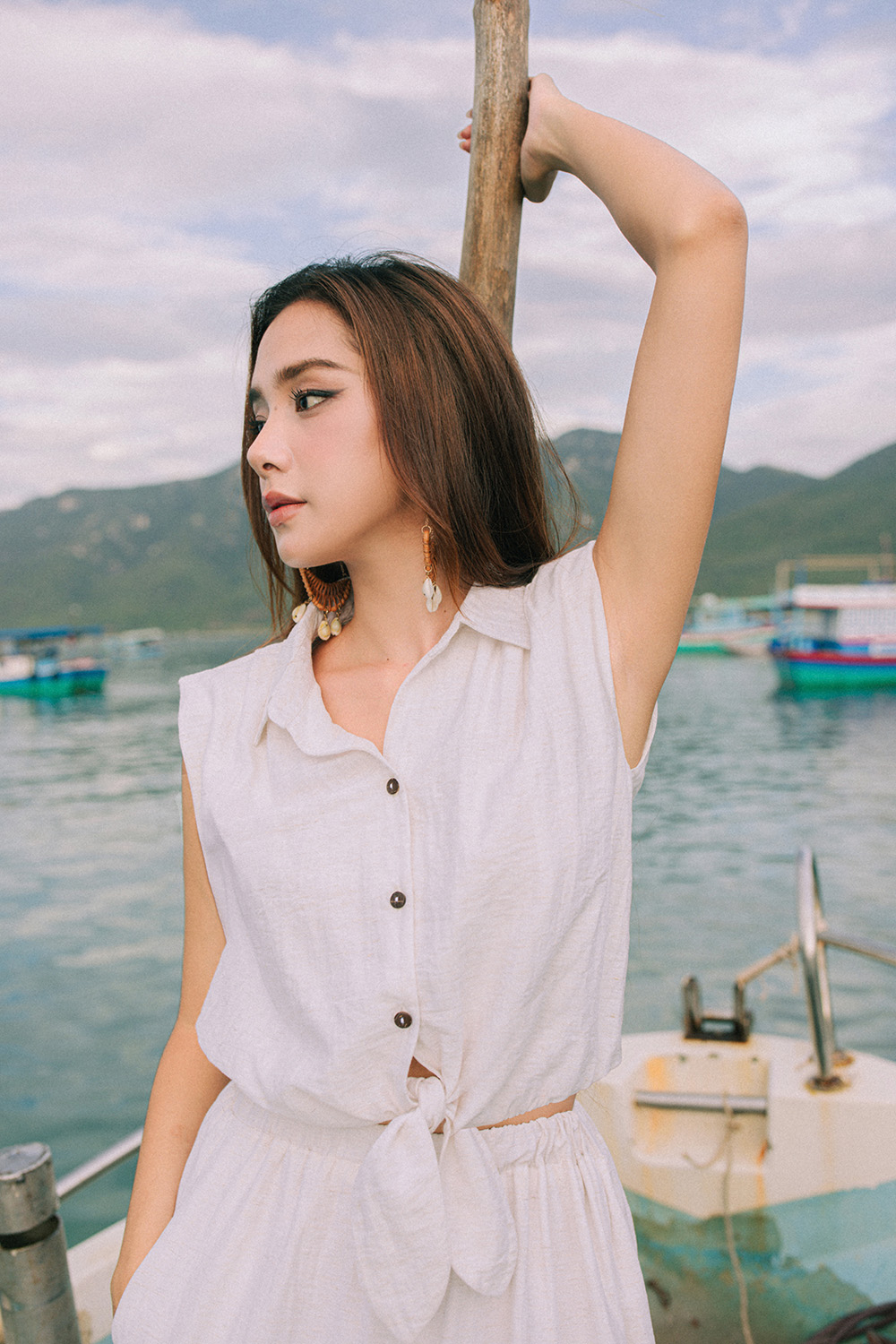 Áo kiểu sơ mi dáng croptop cột nơ