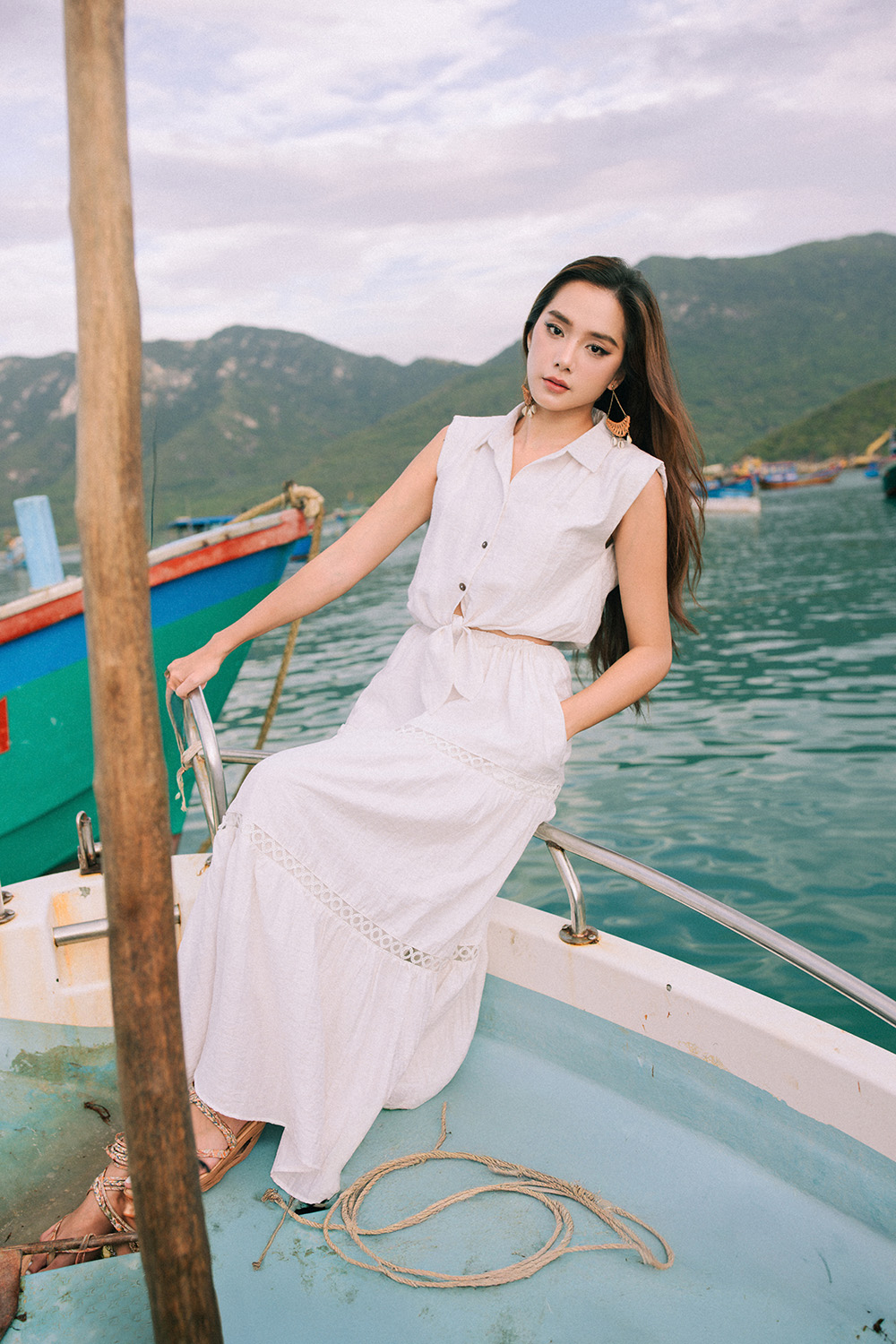 Áo kiểu sơ mi dáng croptop cột nơ