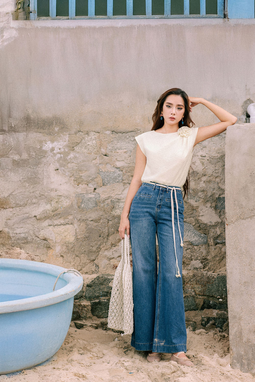 Áo kiểu nữ dáng suông vai đính hoa