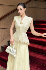Áo ren kiểu peplum cổ V đính hoa