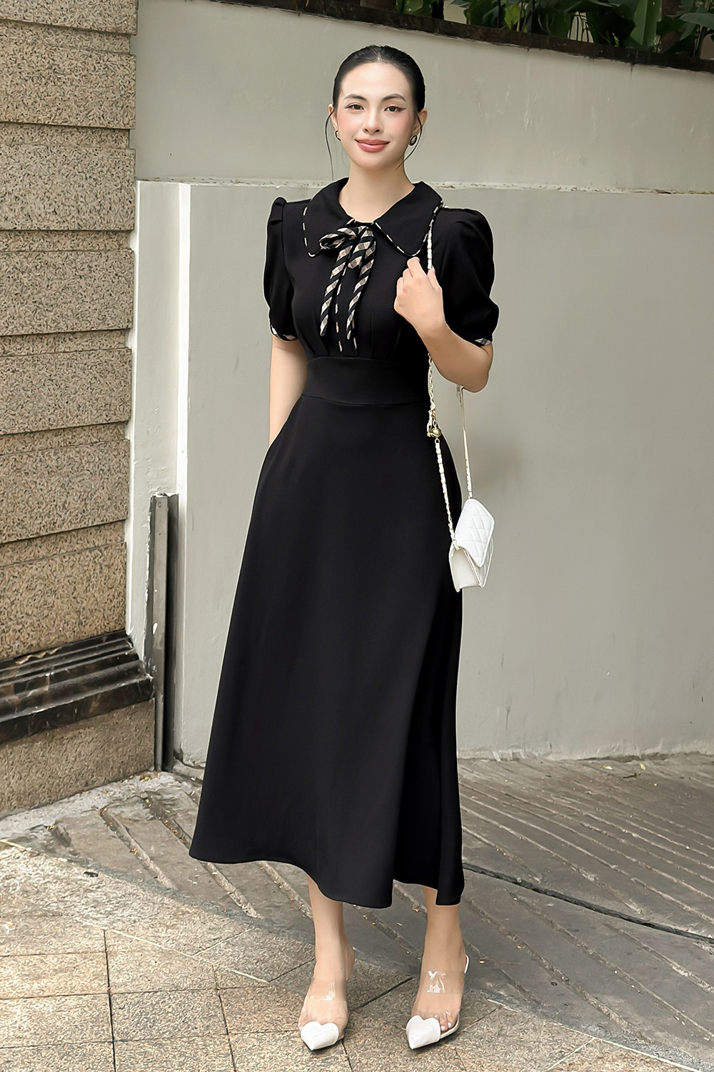Đầm xòe đen công sở cổ phối nơ caro