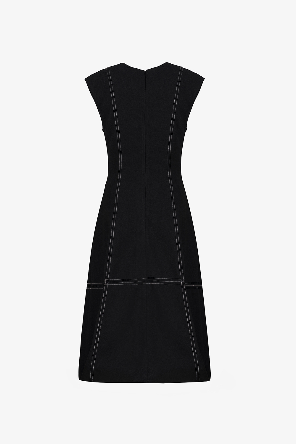 Đầm đen dáng chữ A phối nút viền chỉ