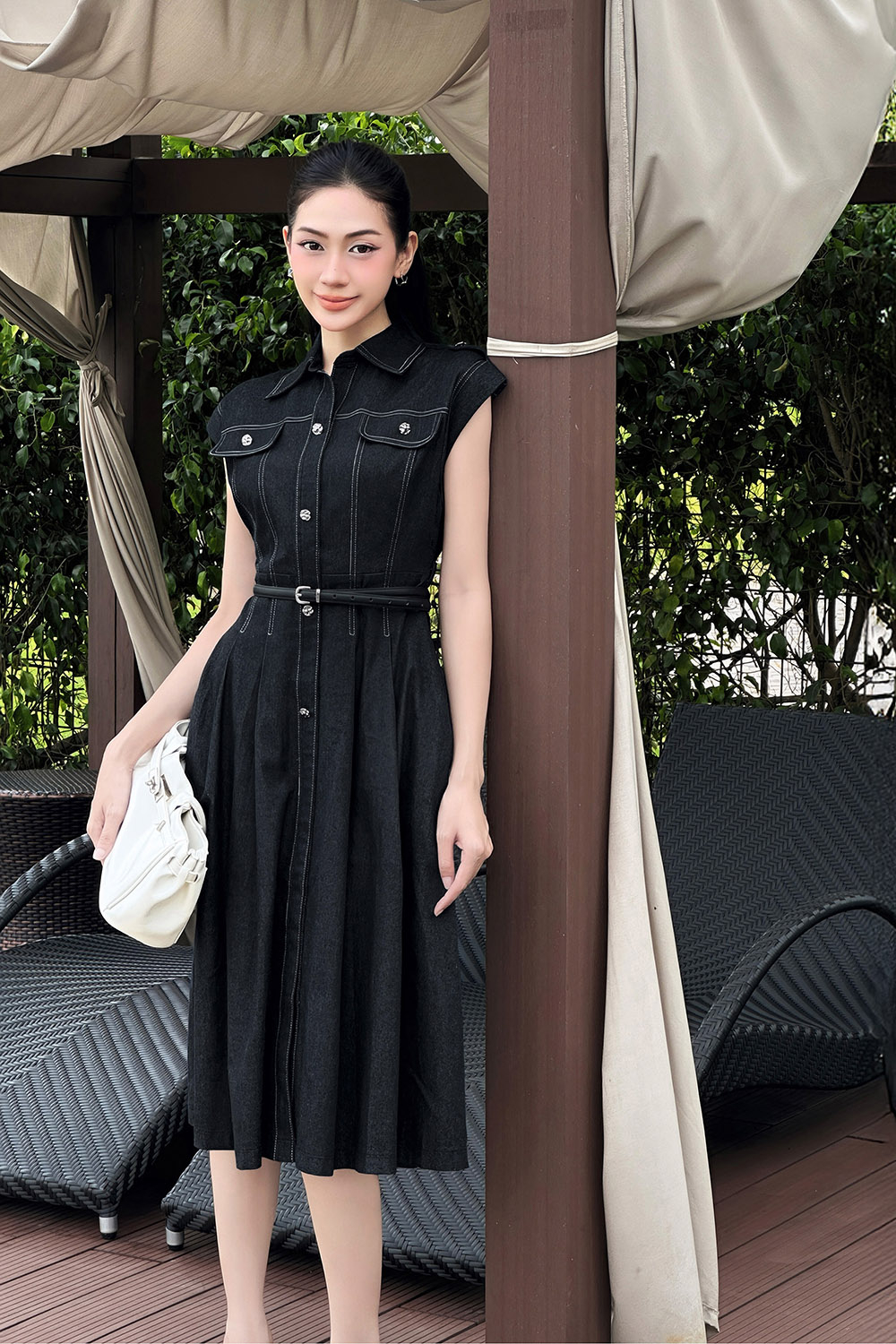 Đầm xòe denim cổ sơ mi phối viền chỉ