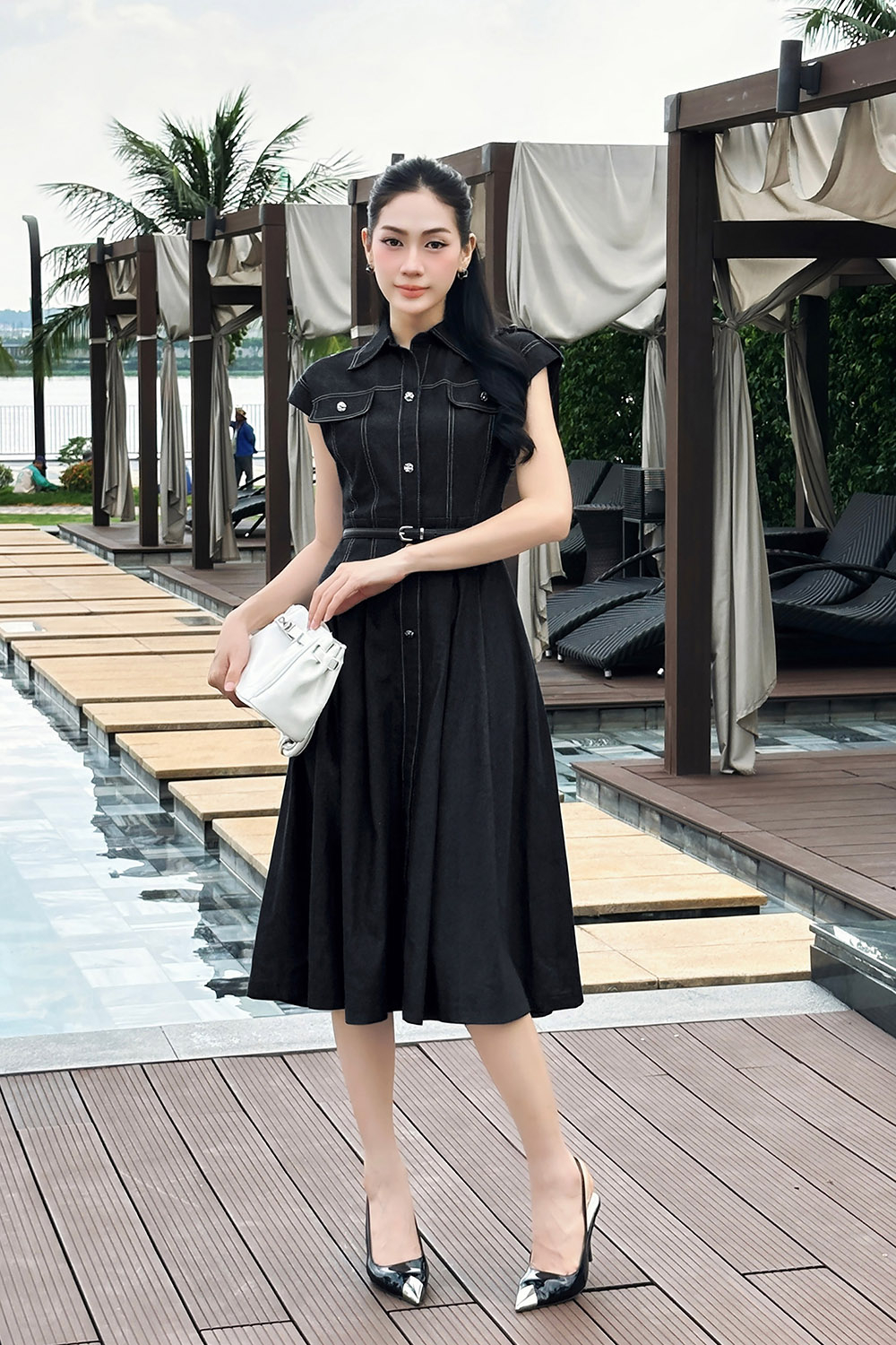 Đầm xòe denim cổ sơ mi phối viền chỉ