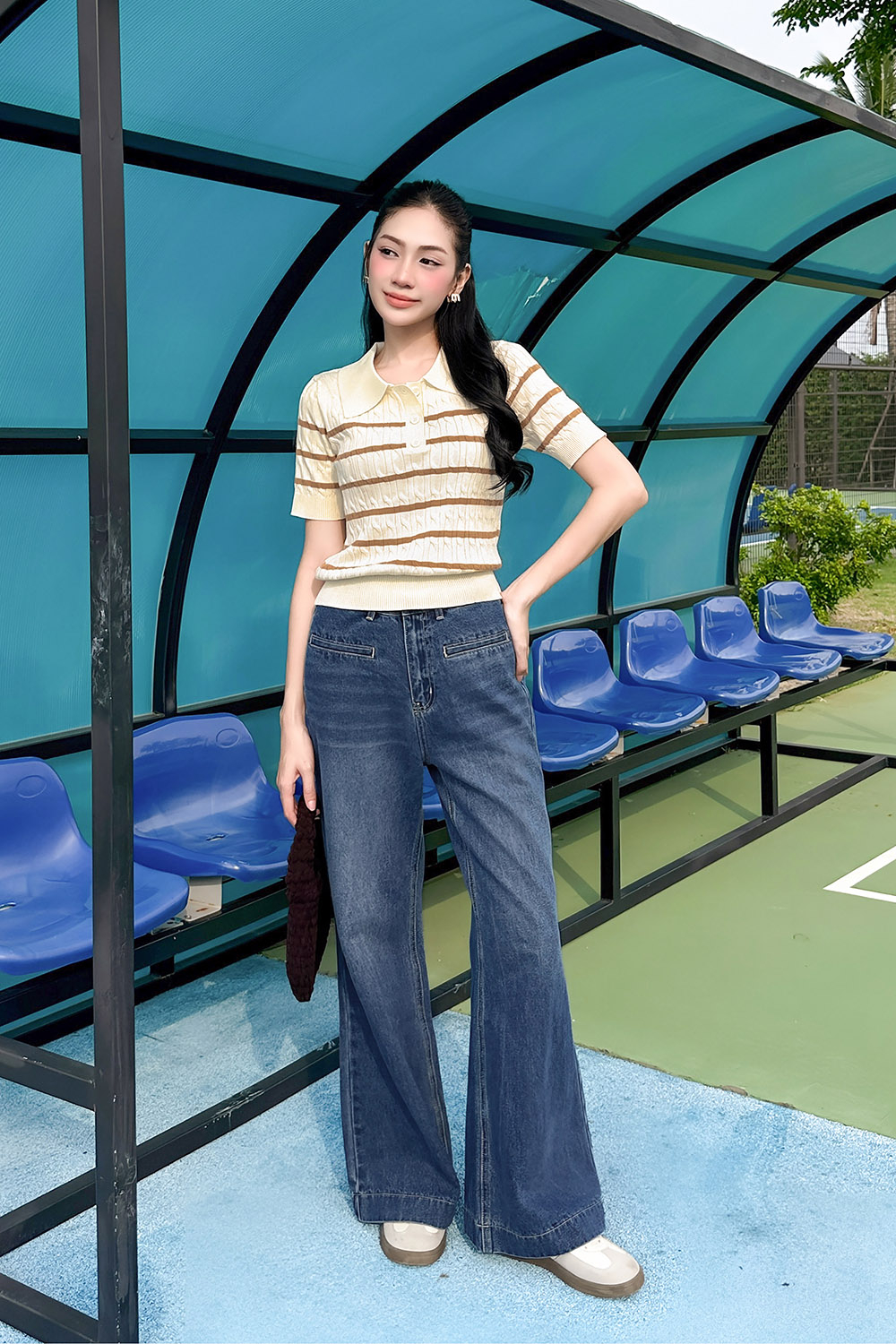 Quần jeans ống suông loe nhẹ