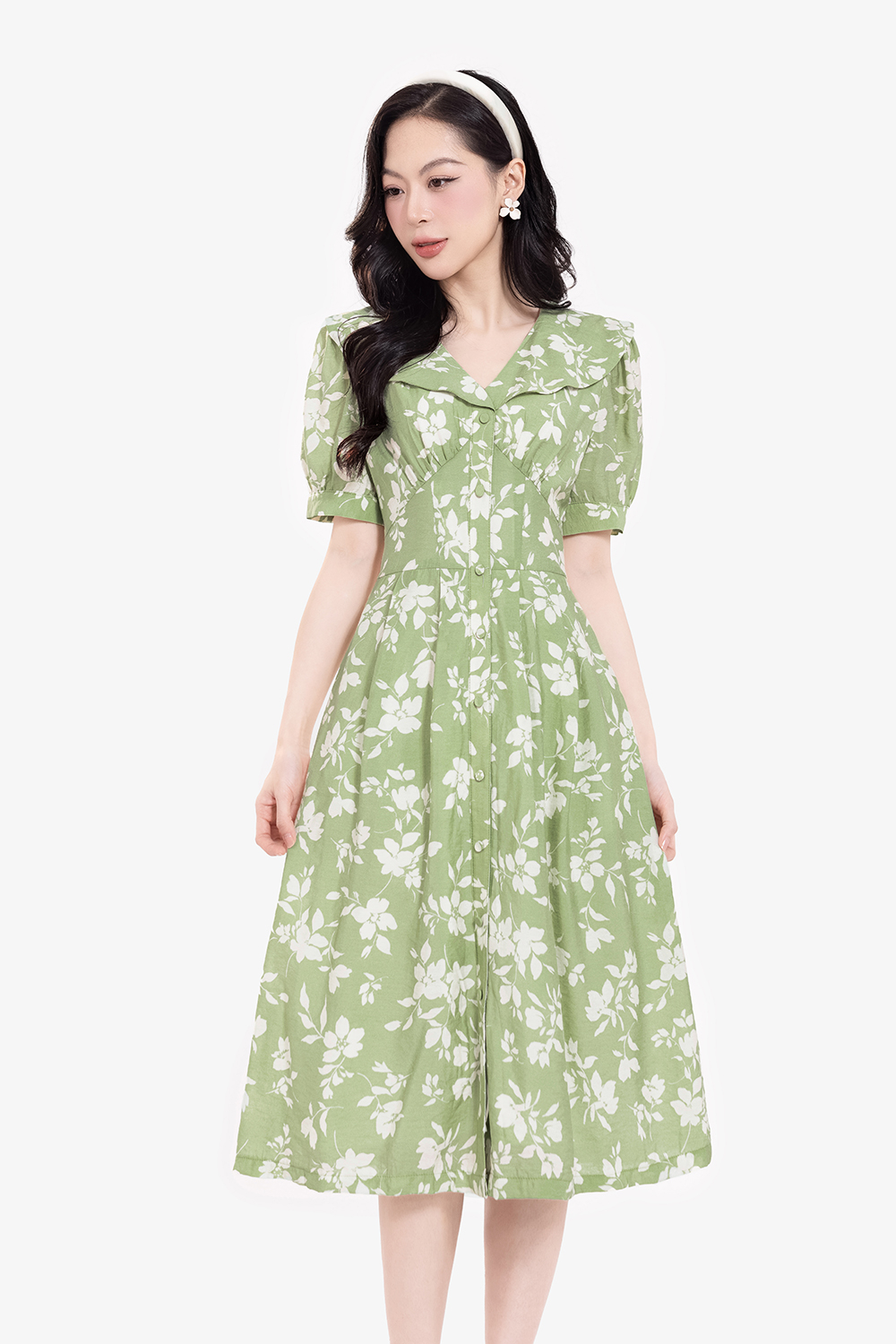 Đầm xòe xanh hoa trắng nhấn eo