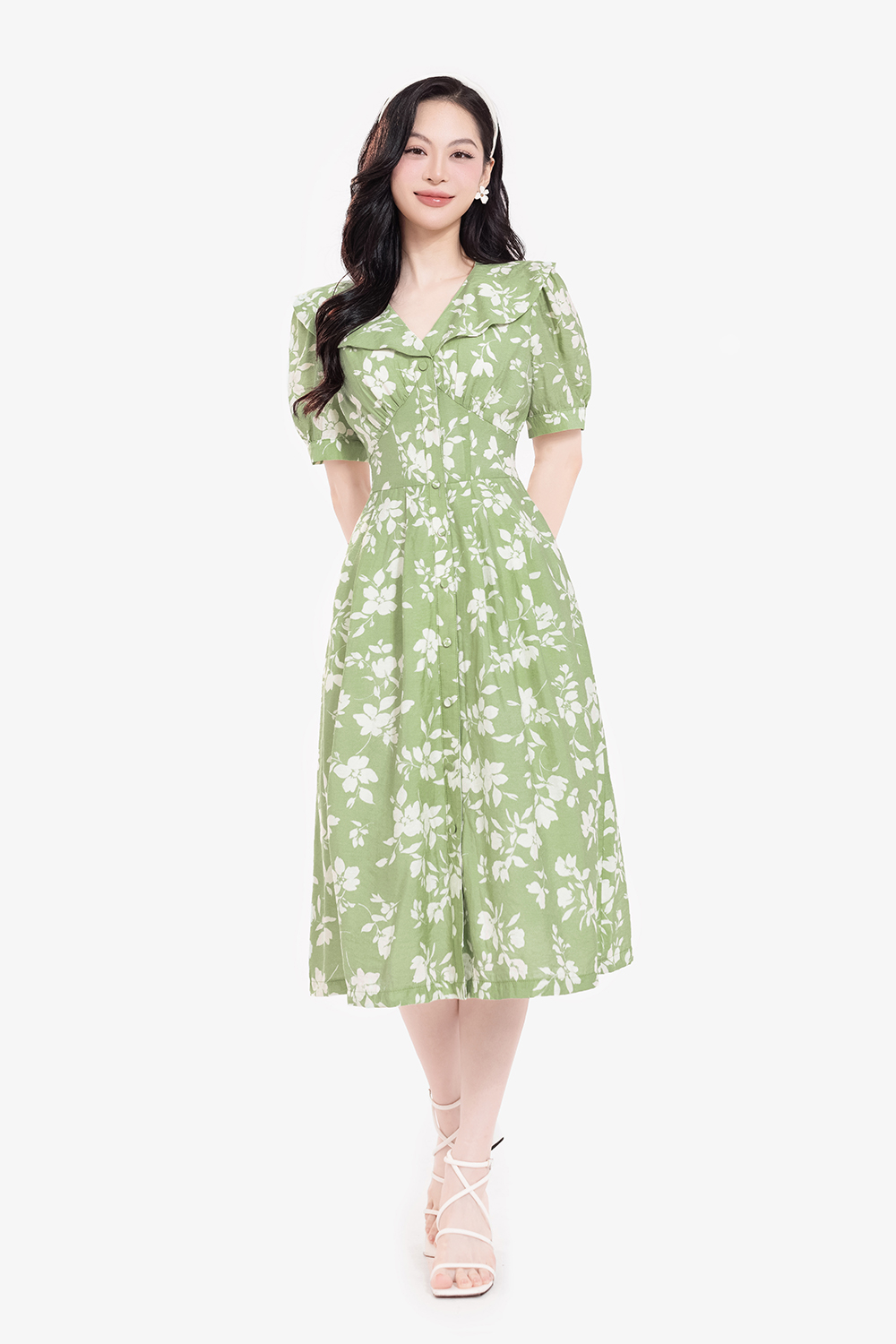 Đầm xòe xanh hoa trắng nhấn eo