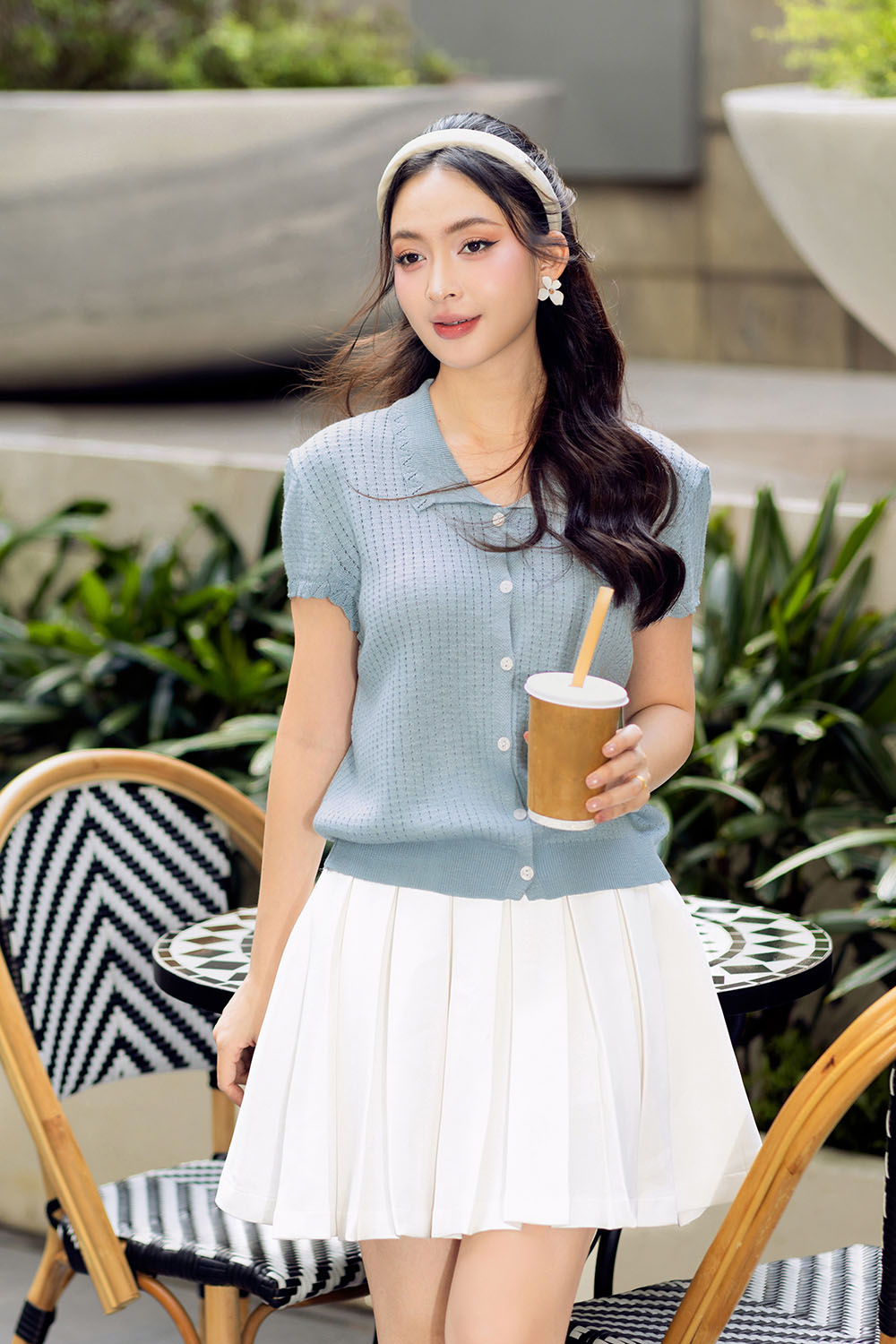 Áo len dệt kim màu xanh phối nút