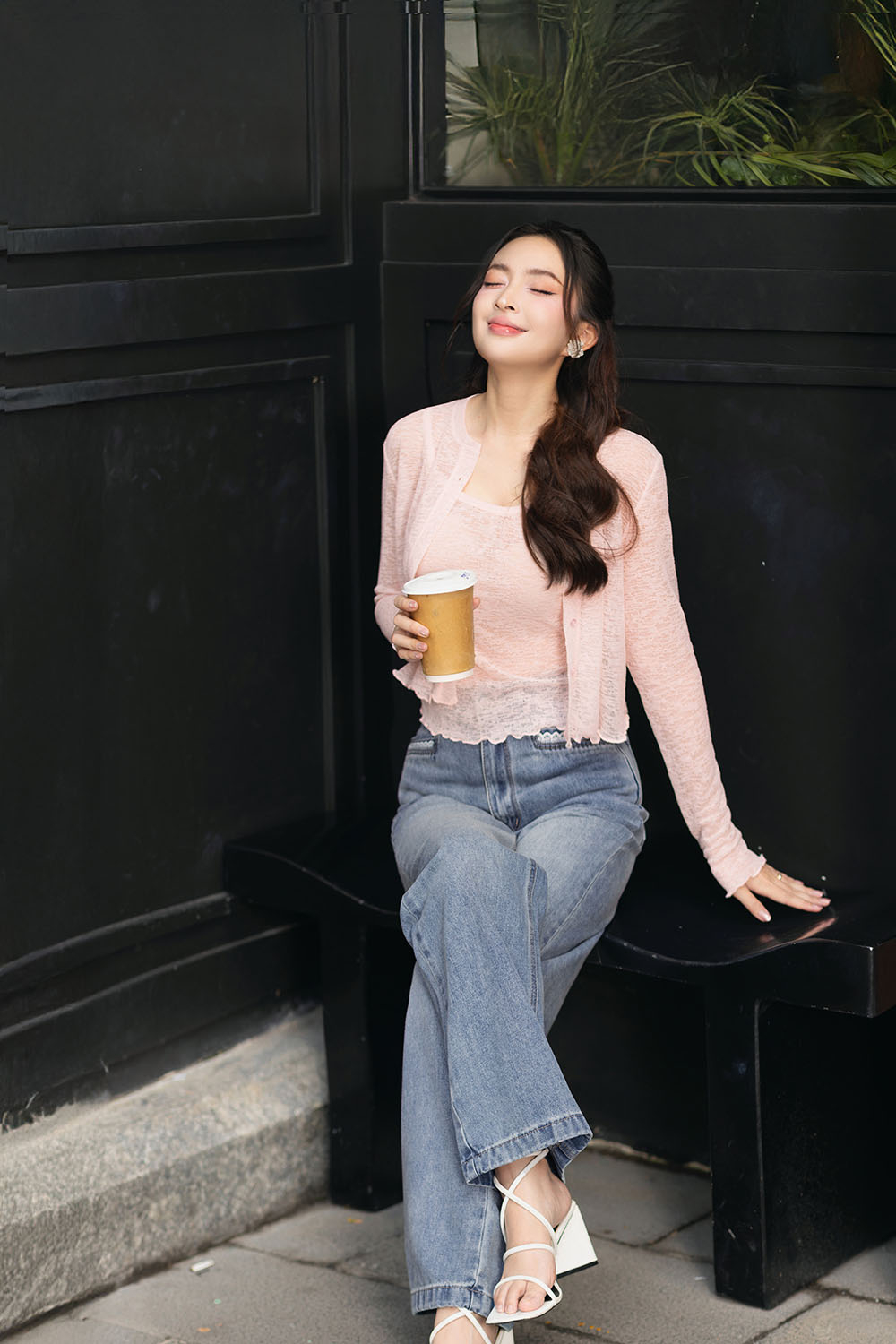 Quần jeans nữ ống suông xanh nhạt viền túi