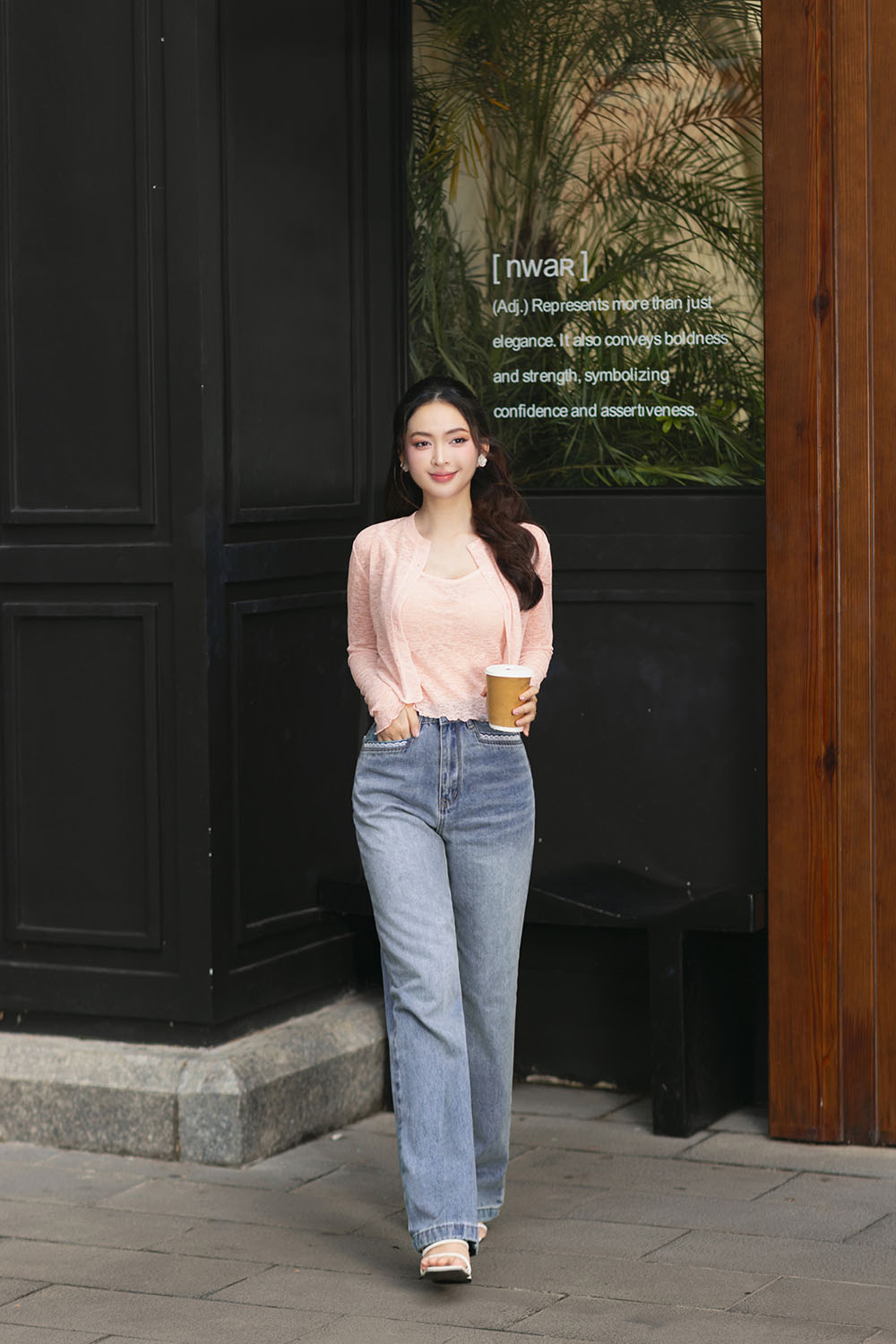Quần jeans nữ ống suông xanh nhạt viền túi