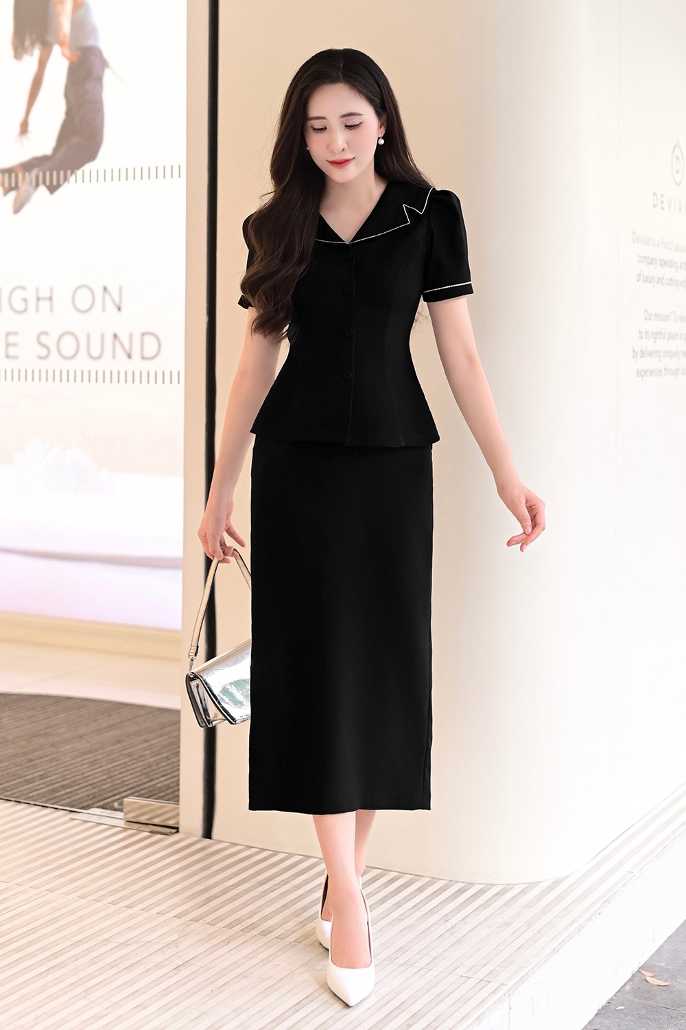 Áo kiểu công sở nữ màu đen viền chỉ trắng