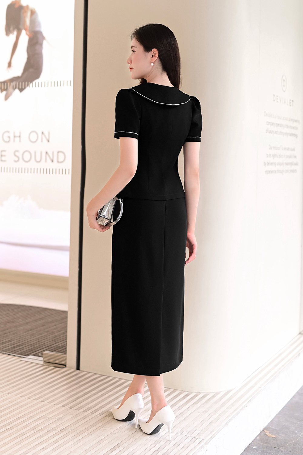 Áo kiểu công sở nữ màu đen viền chỉ trắng