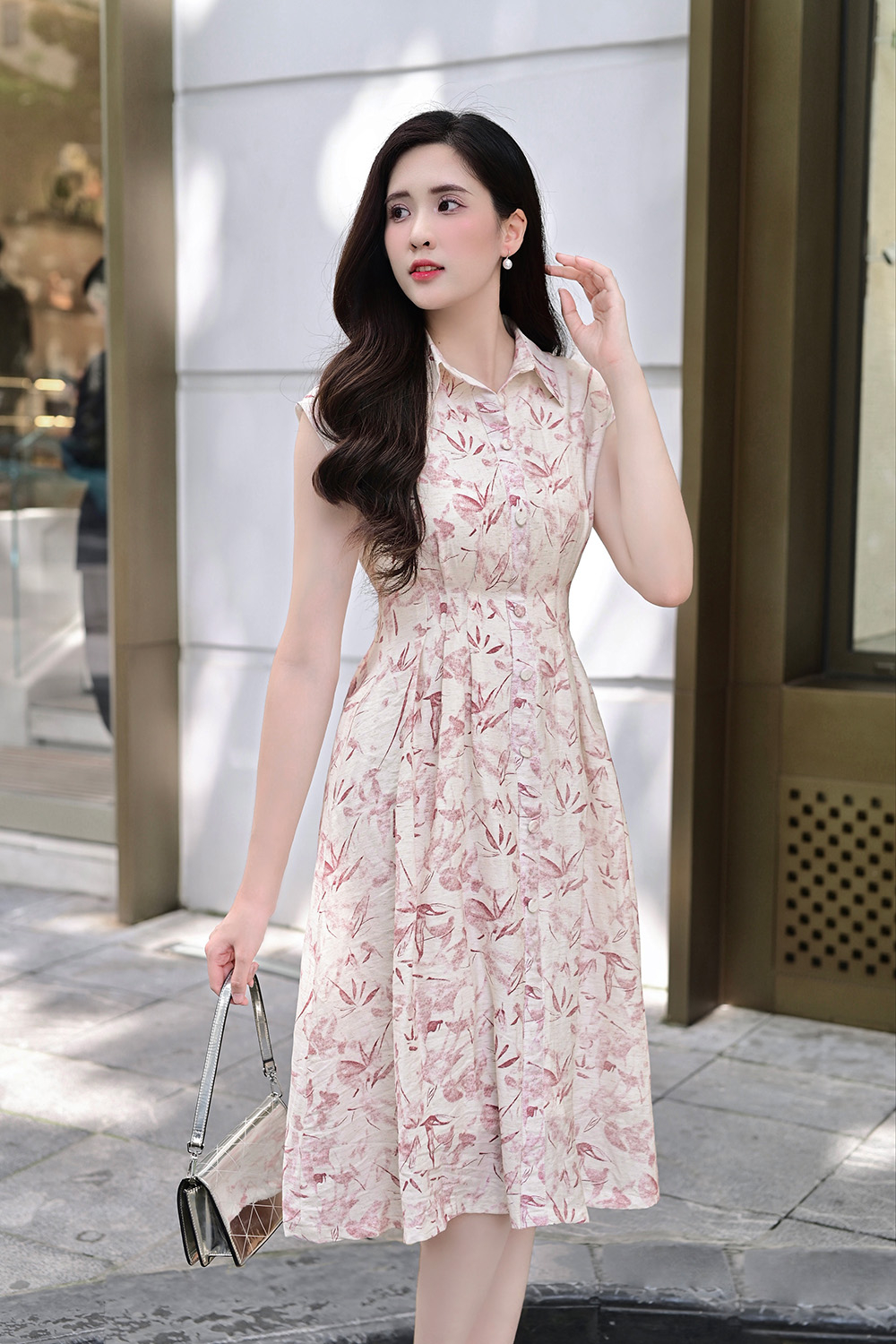 Đầm sơ mi trắng họa tiết hoa dáng xòe