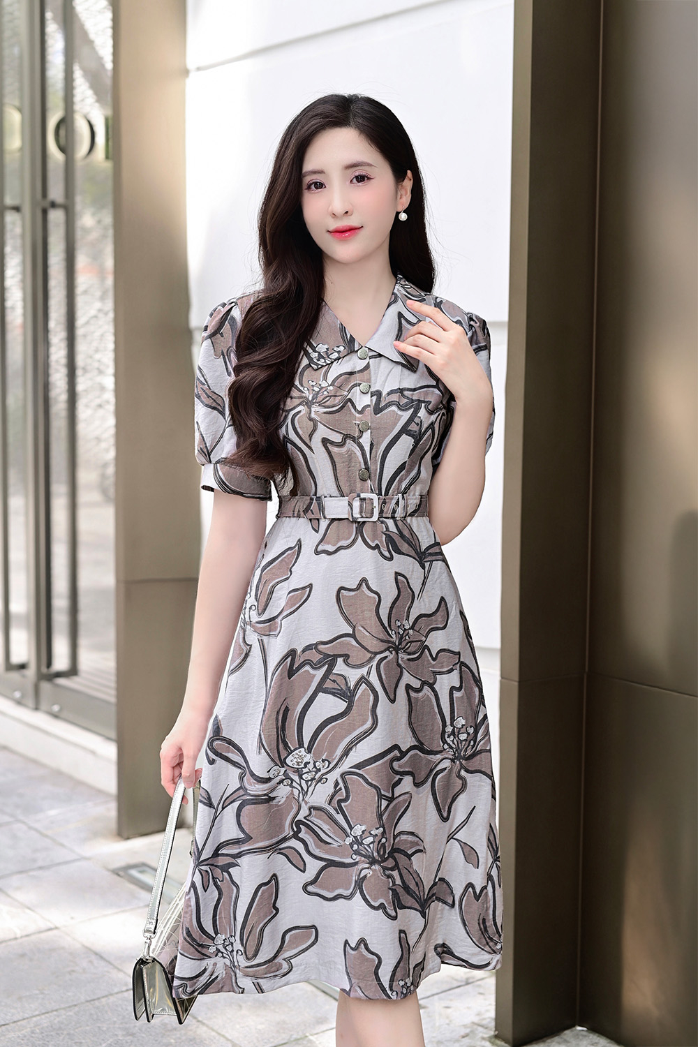 Đầm xòe họa tiết hoa bản lớn cổ sen