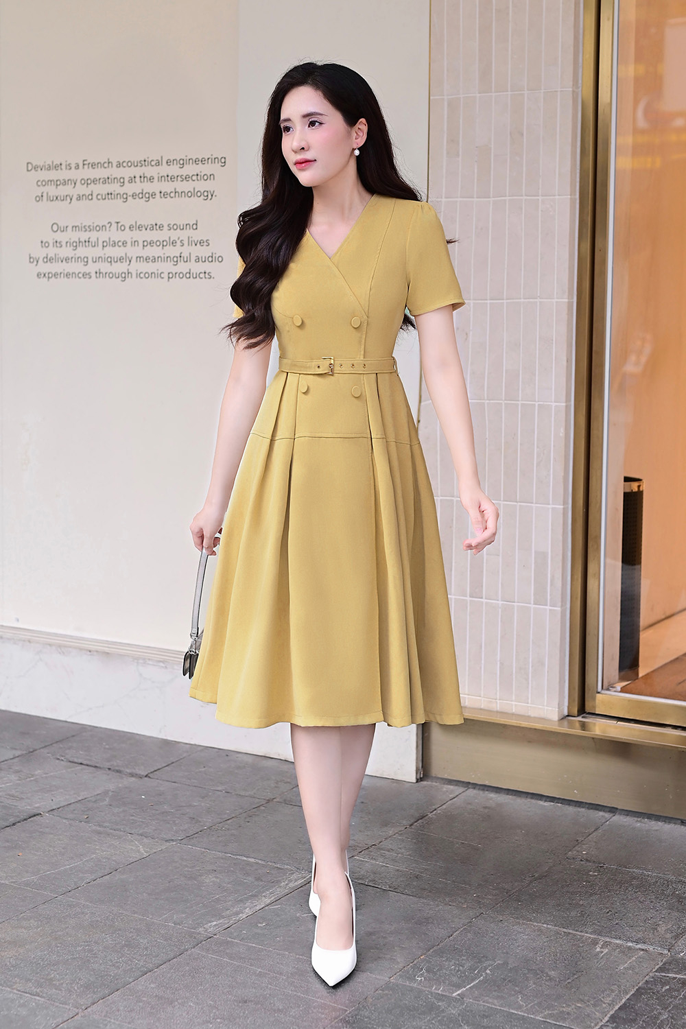 Đầm xòe xếp ly cổ V phối đai