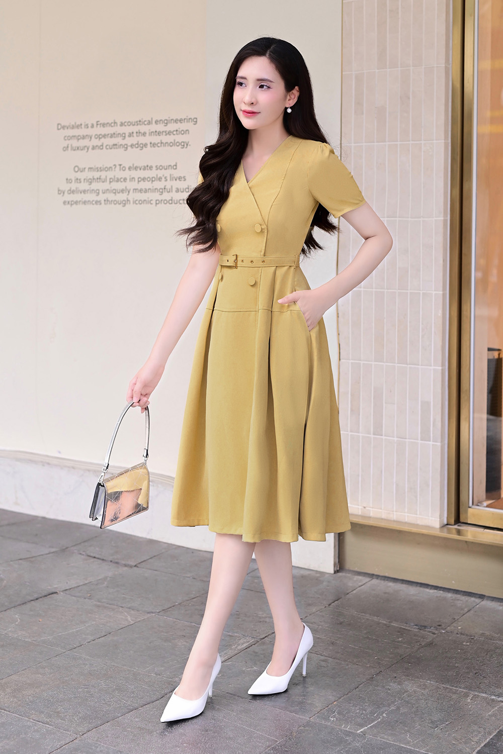 Đầm xòe xếp ly cổ V phối đai