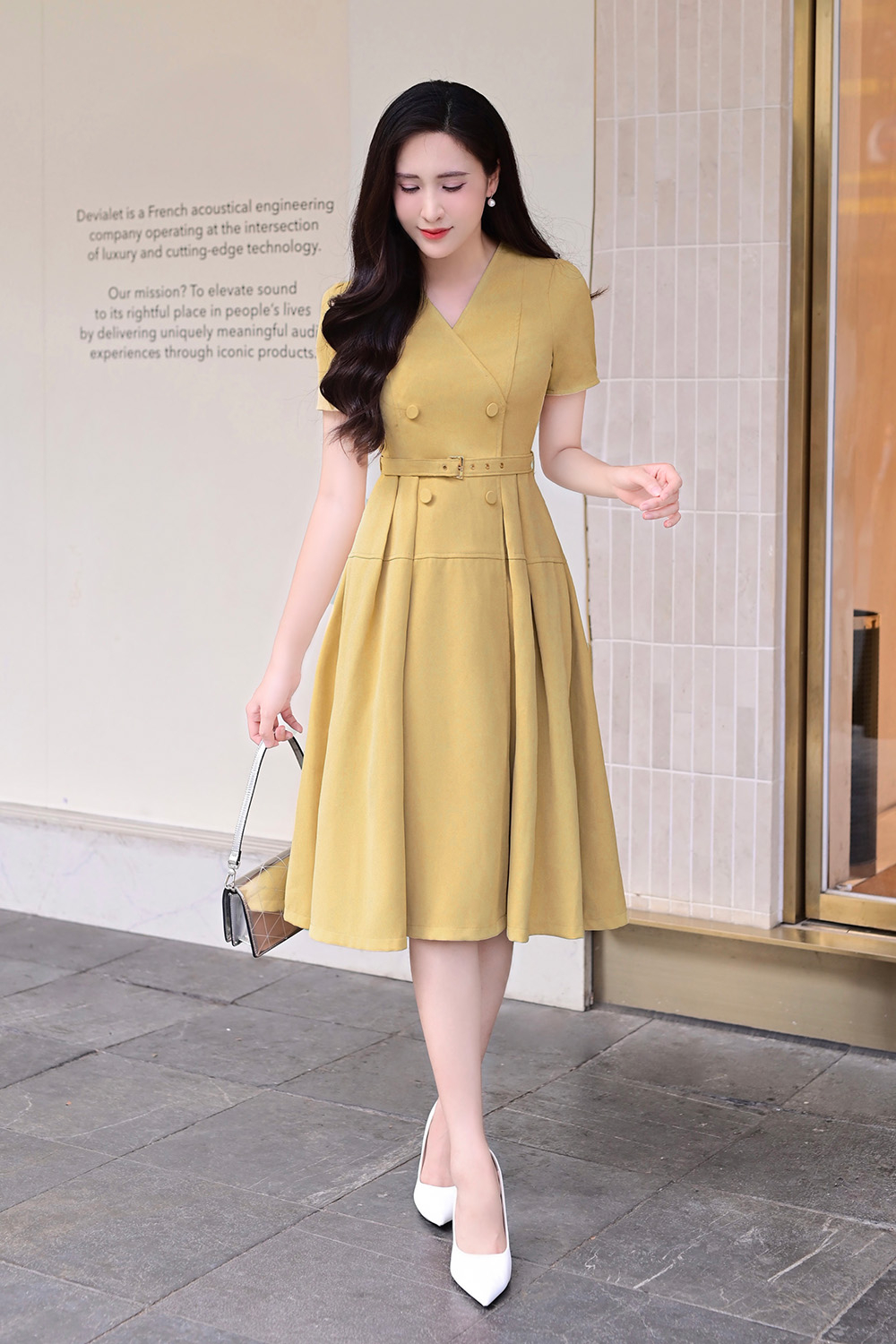 Đầm xòe xếp ly cổ V phối đai