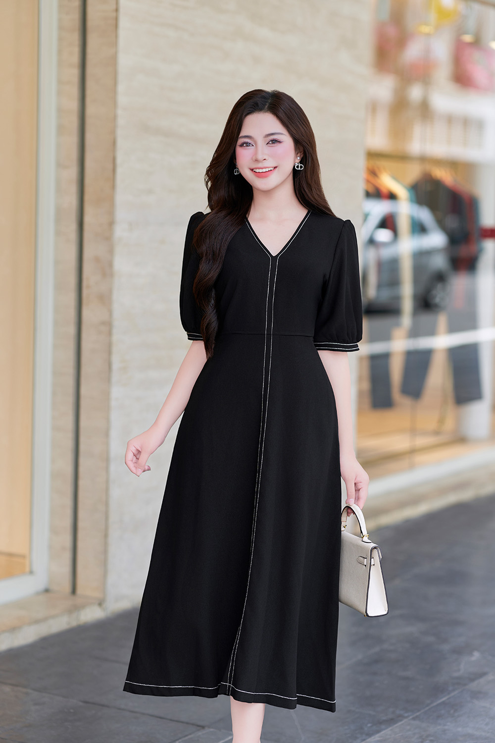 Đầm đen công sở dáng xòe viền chỉ