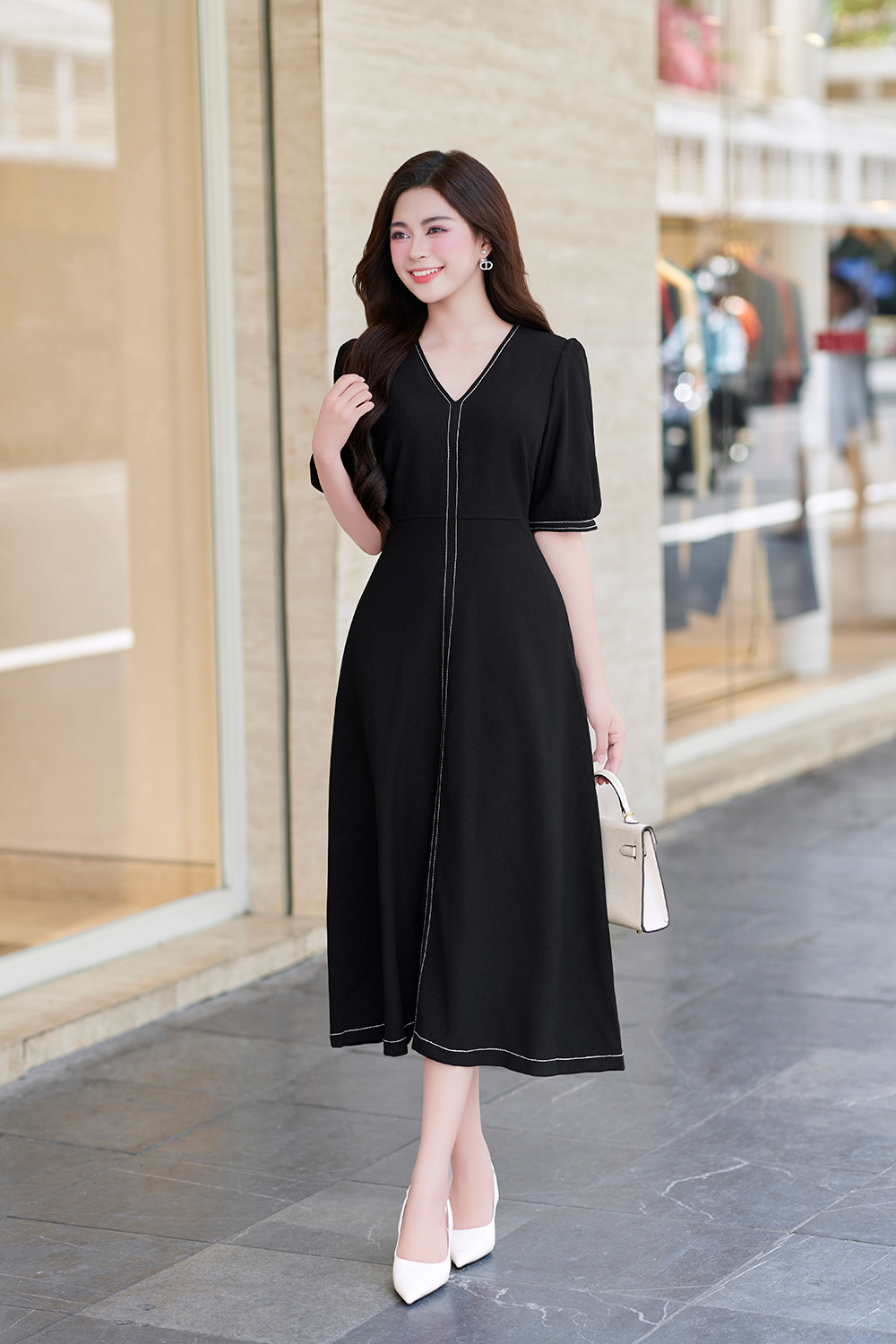 Đầm đen công sở dáng xòe viền chỉ