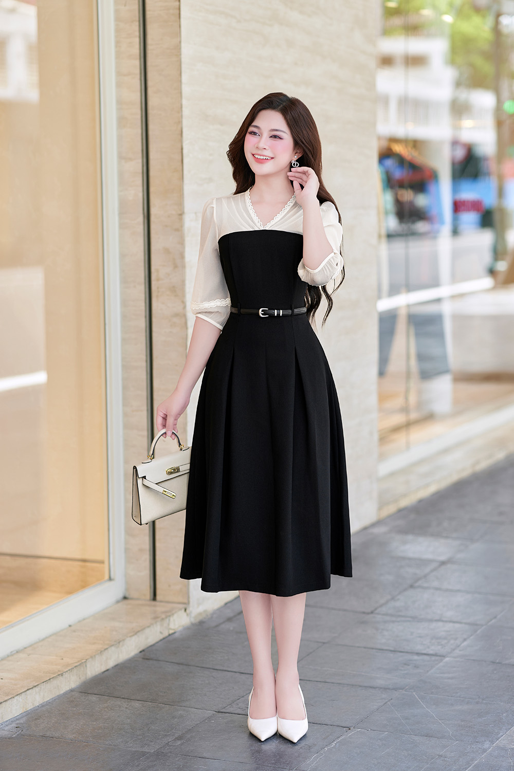 Đầm đen tay lỡ phối tơ nến dáng xòe