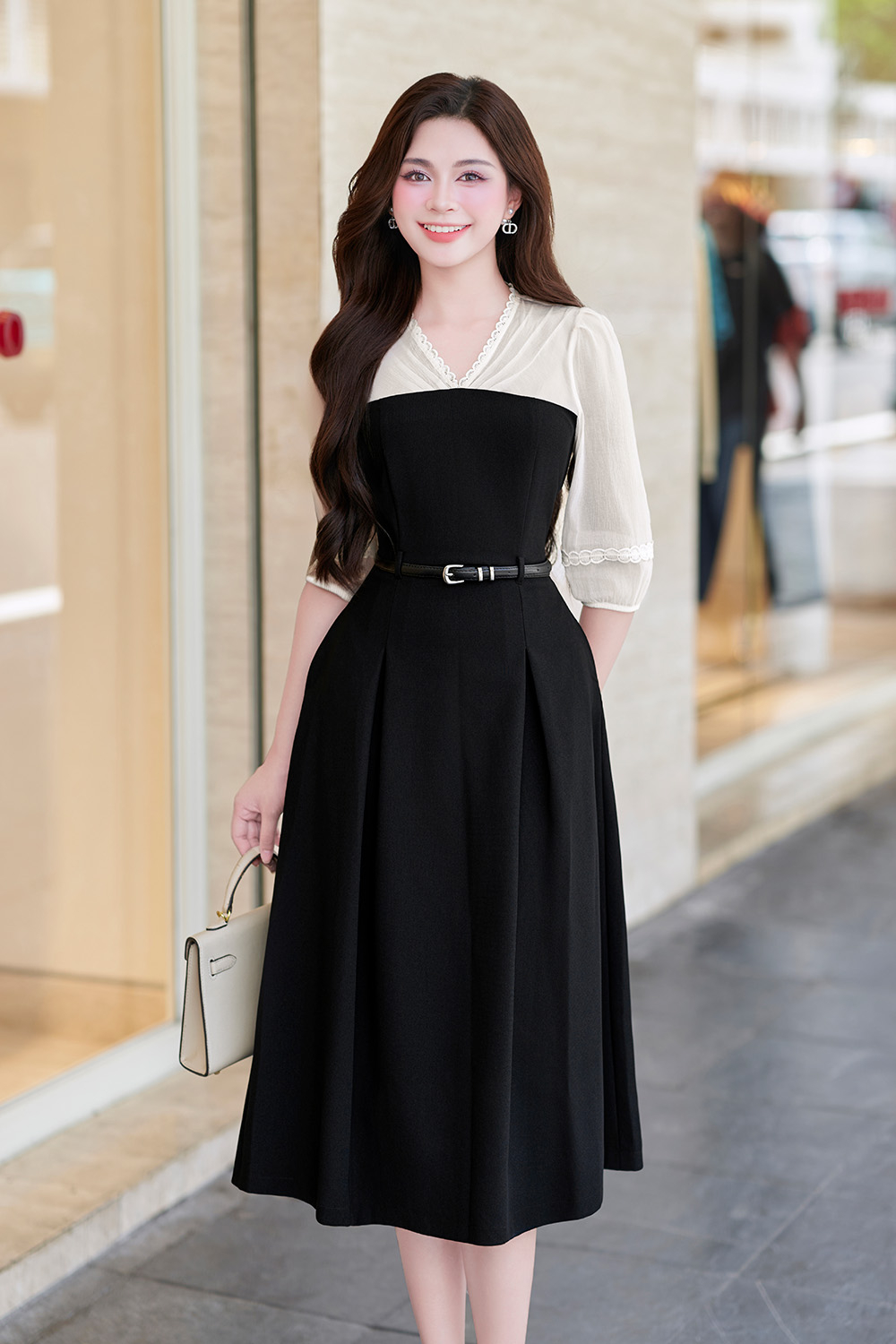 Đầm đen tay lỡ phối tơ nến dáng xòe