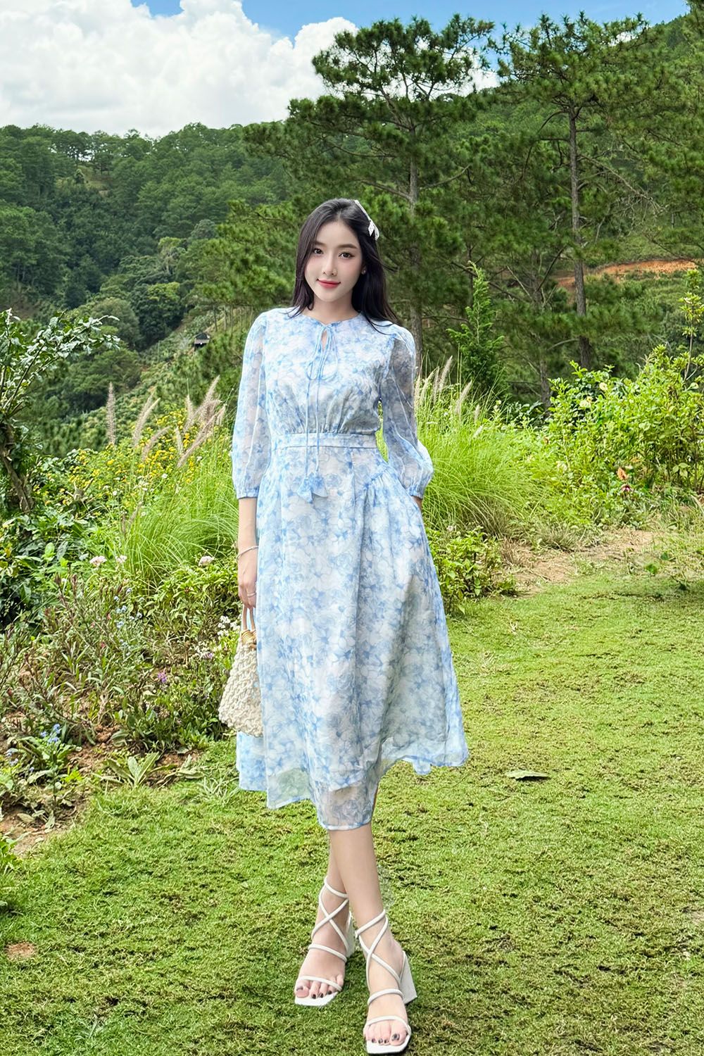 Đầm xòe voan hoa xanh tay lửng