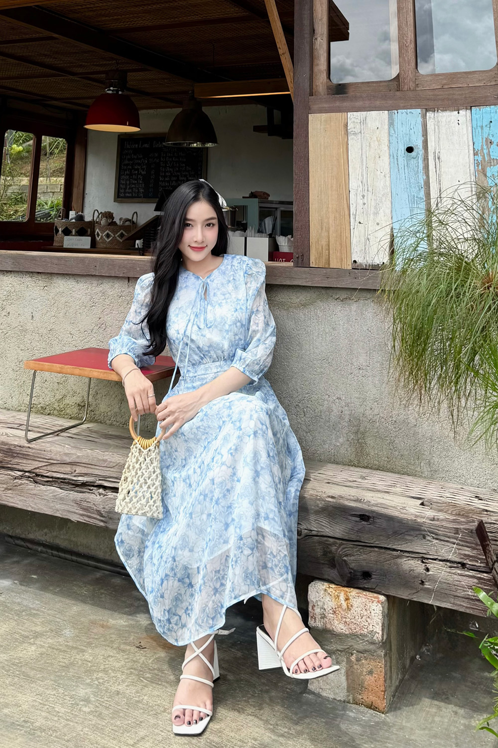 Đầm xòe voan hoa xanh tay lửng