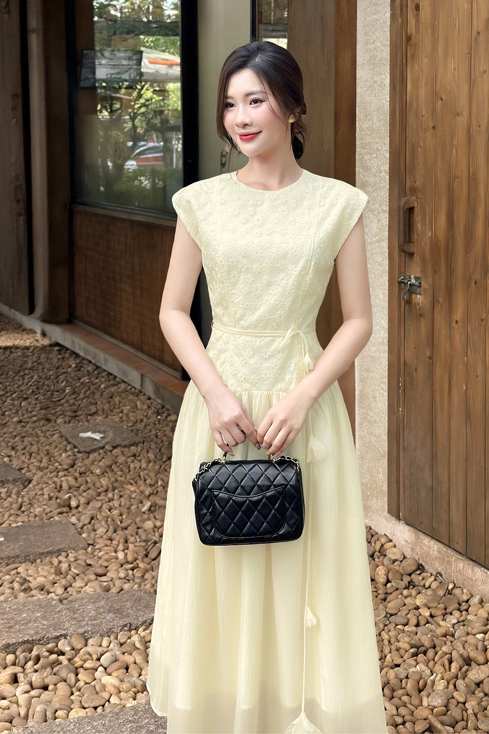 Đầm xòe ren hoa phối tơ dáng dài màu kem