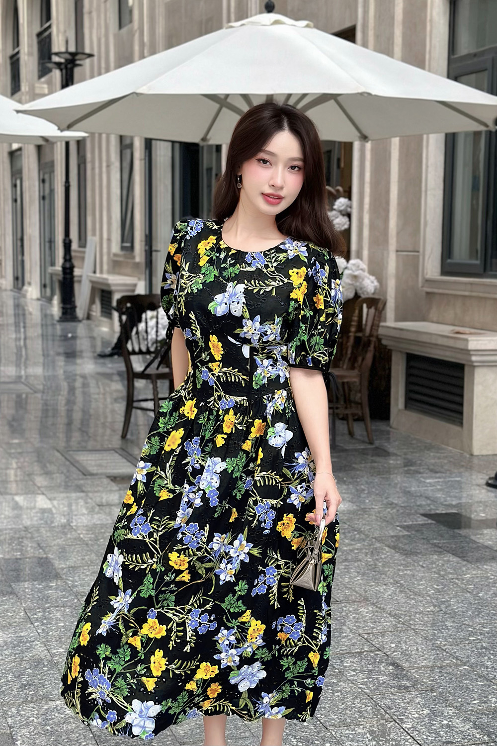 Đầm đen hoa dáng xòe tay phồng phối nơ