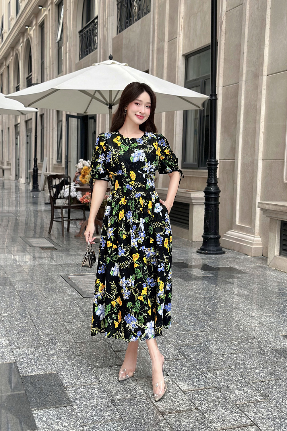 Đầm đen hoa dáng xòe tay phồng phối nơ