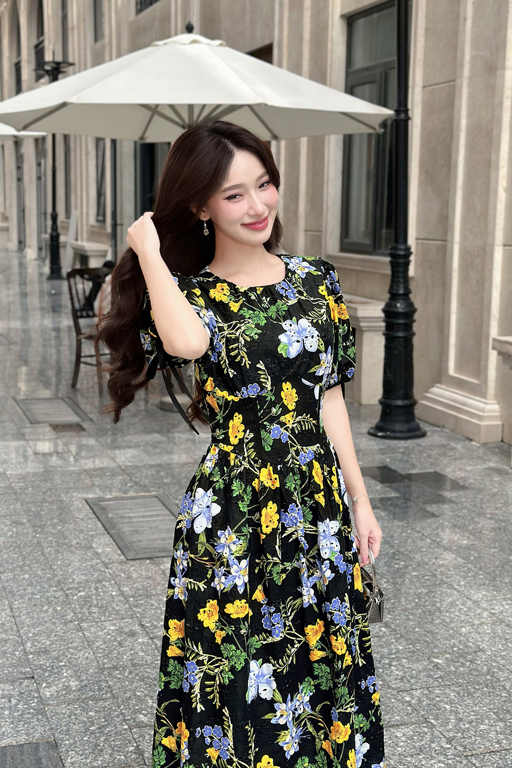 Đầm đen hoa dáng xòe tay phồng phối nơ