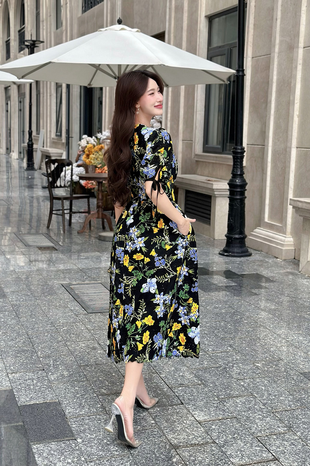 Đầm đen hoa dáng xòe tay phồng phối nơ