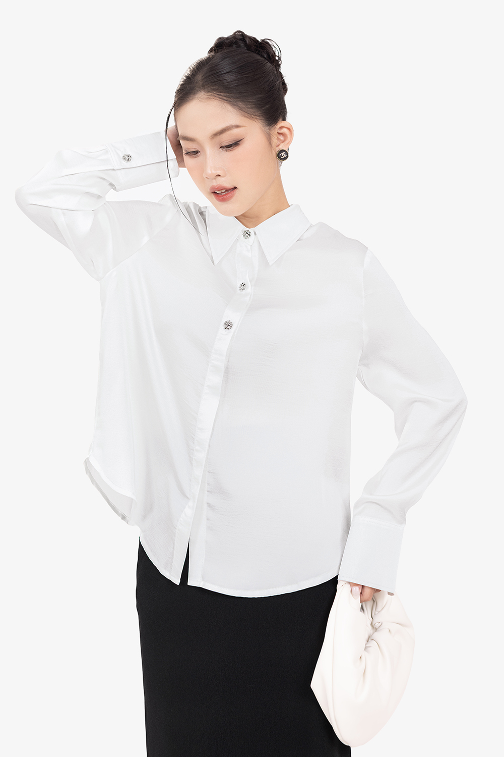 Áo sơ mi trắng dáng suông tay dài