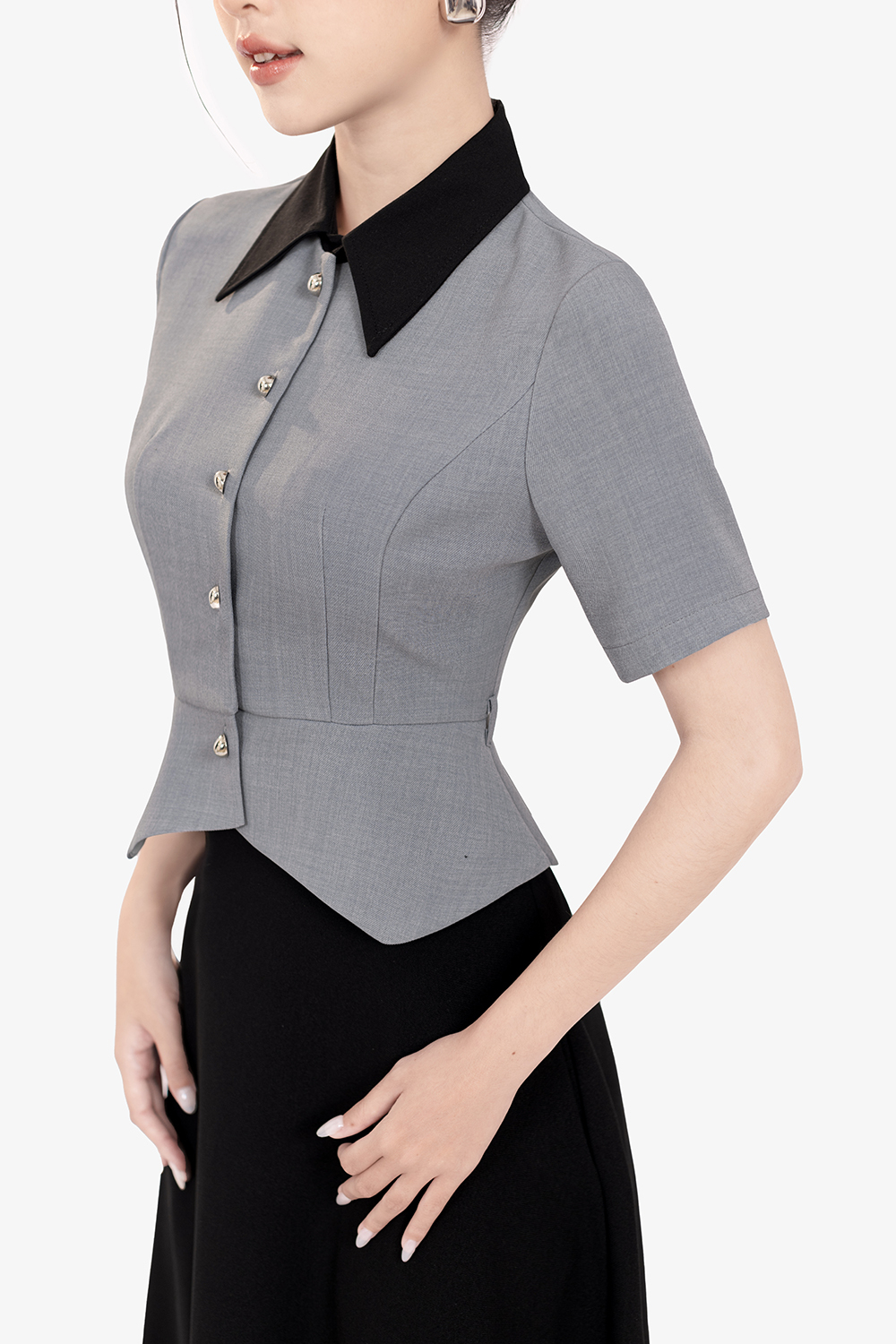 Áo công sở peplum cổ đen phối cúc